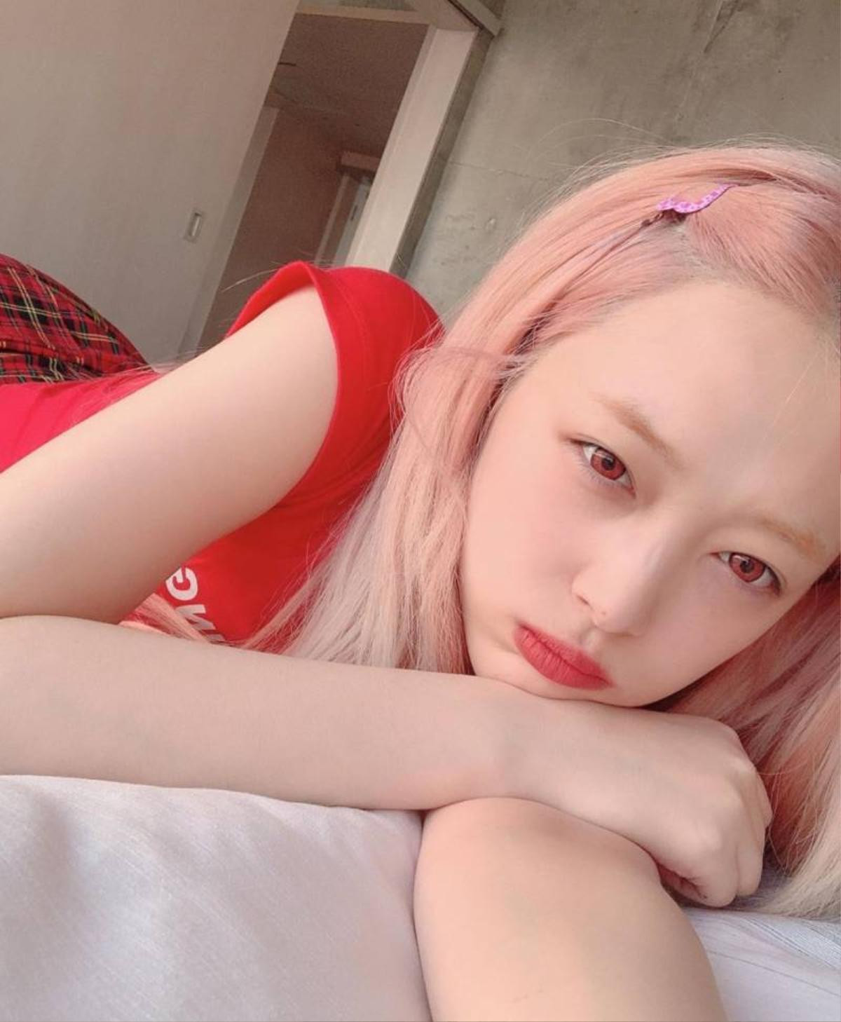 Sulli 'thả rông' lộ điểm nhạy cảm qua lớp áo thun nhưng lạ thay lại được Knet ủng hộ Ảnh 2