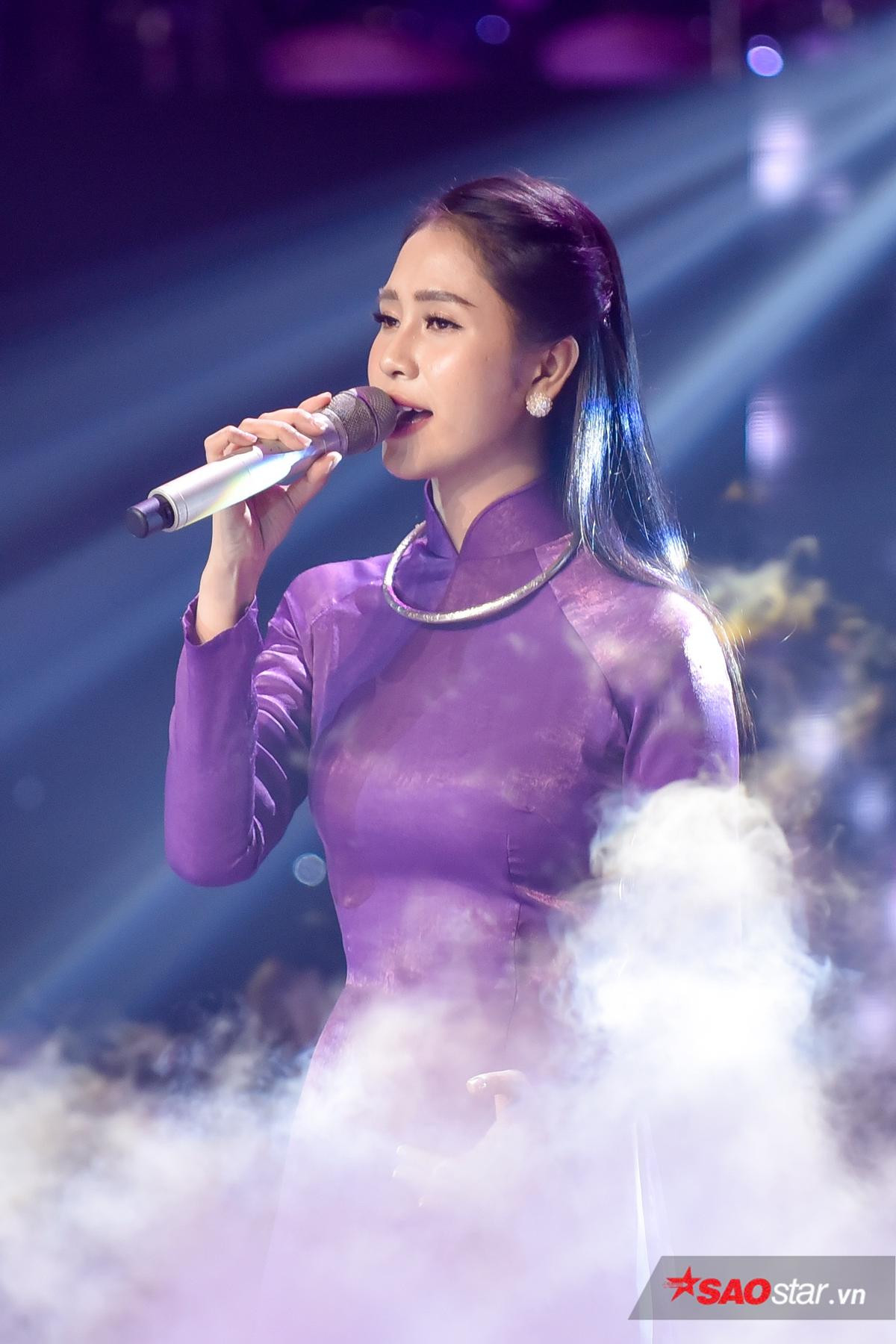 Bán kết Thần tượng Bolero 2019: Phương Ý trở thành 'Nàng thơ xứ Huế', e ấp bên 'trai đẹp' Ảnh 1