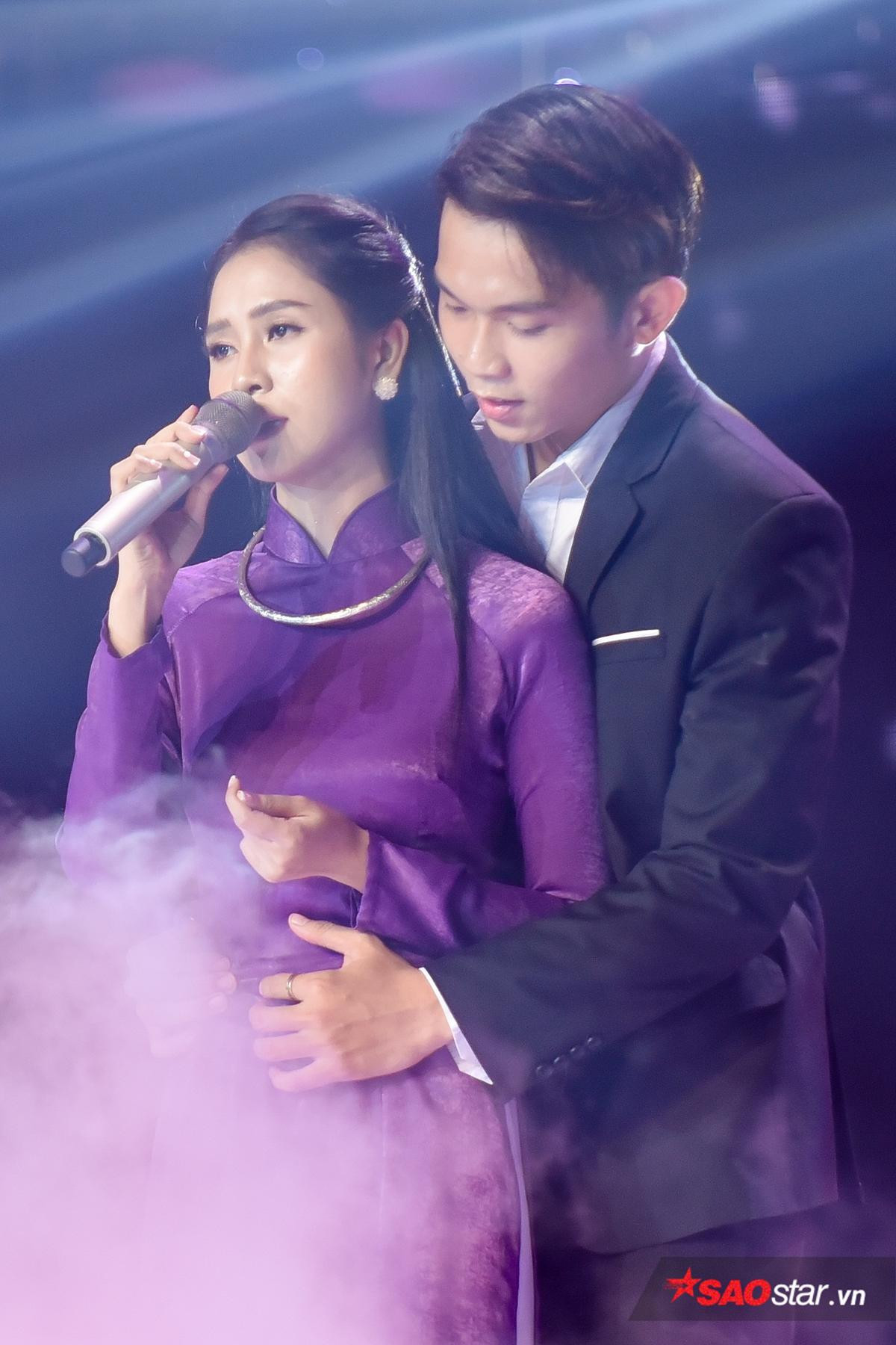 Bán kết Thần tượng Bolero 2019: Phương Ý trở thành 'Nàng thơ xứ Huế', e ấp bên 'trai đẹp' Ảnh 5