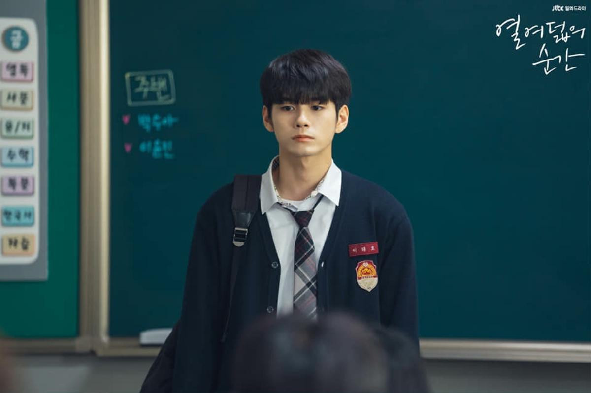 'Moments Of 18': Gây ấn tượng tốt, Ong Seong Woo (Wanna One) được đoàn làm phim ngợi khen Ảnh 5