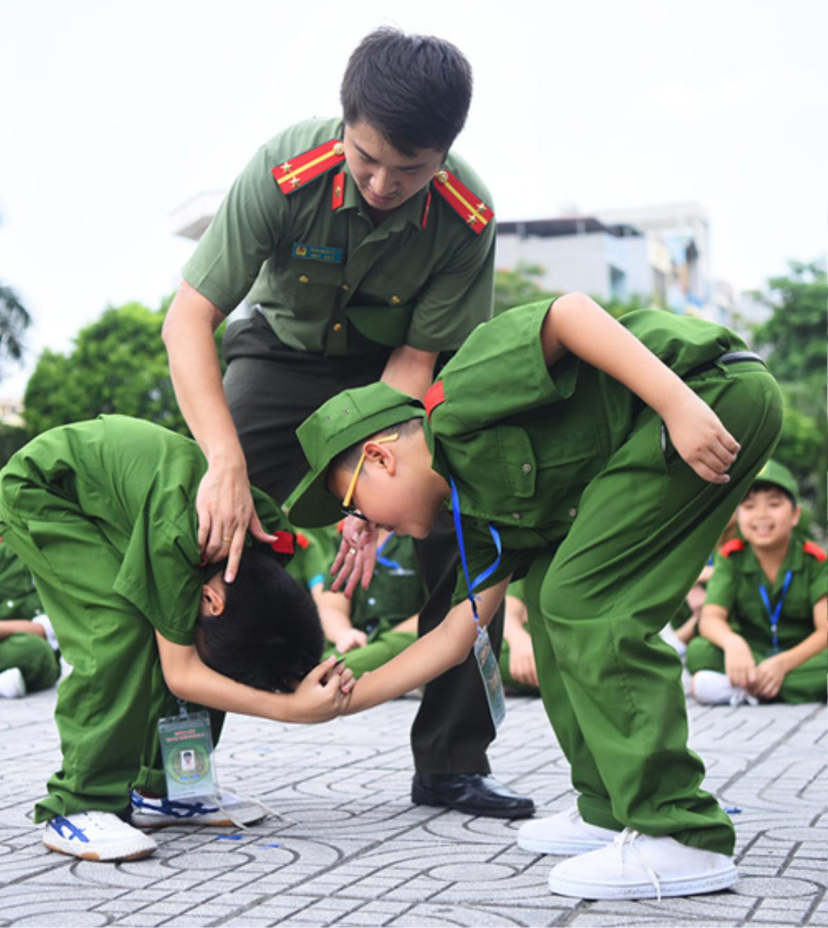 Trẻ em Hà Nội học làm chiến sĩ công an Ảnh 3