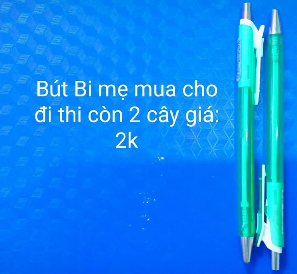 ‘Phũ’ như tụi học sinh, vừa thi xong đã thanh lý hết đồ dùng học tập: ‘Gọt bút chì 2k’, ‘Cục tẩy mẹ mới mua 1k’ Ảnh 2