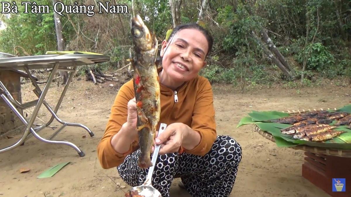 Kênh Youtube Bà Tâm Quảng Nam gây tranh cãi vì ý tưởng quá giống Bà Tân Vlog Ảnh 4