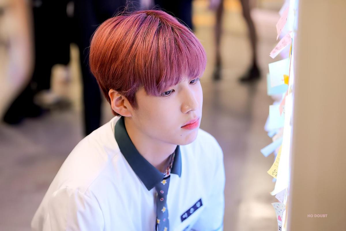 Mỹ nam đẹp hơn hoa của 'Produce X 101' chính là Lee Eun Sang: Ngắm loạt khoảnh khắc gây thương nhớ Ảnh 15