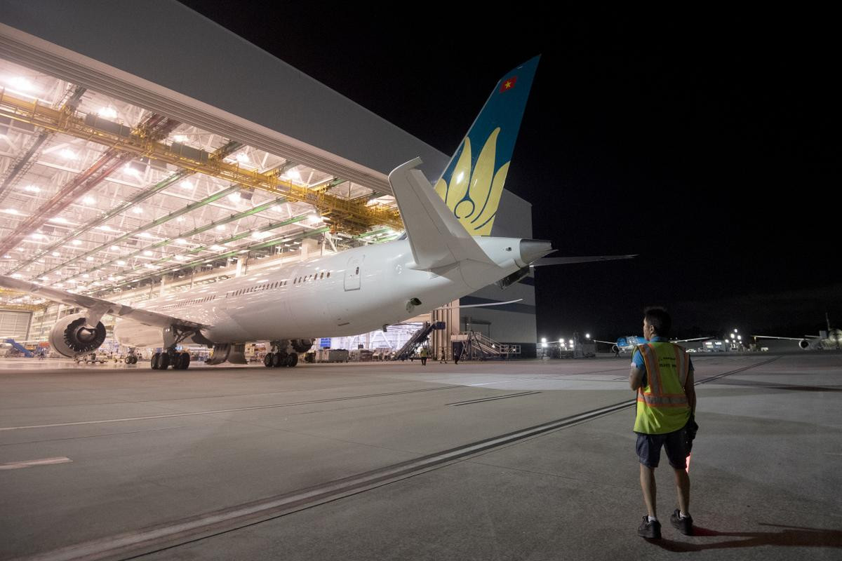 Hé lộ những hình ảnh đầu tiên chiếc Boeing 787-10 của Vietnam Airlines Ảnh 10