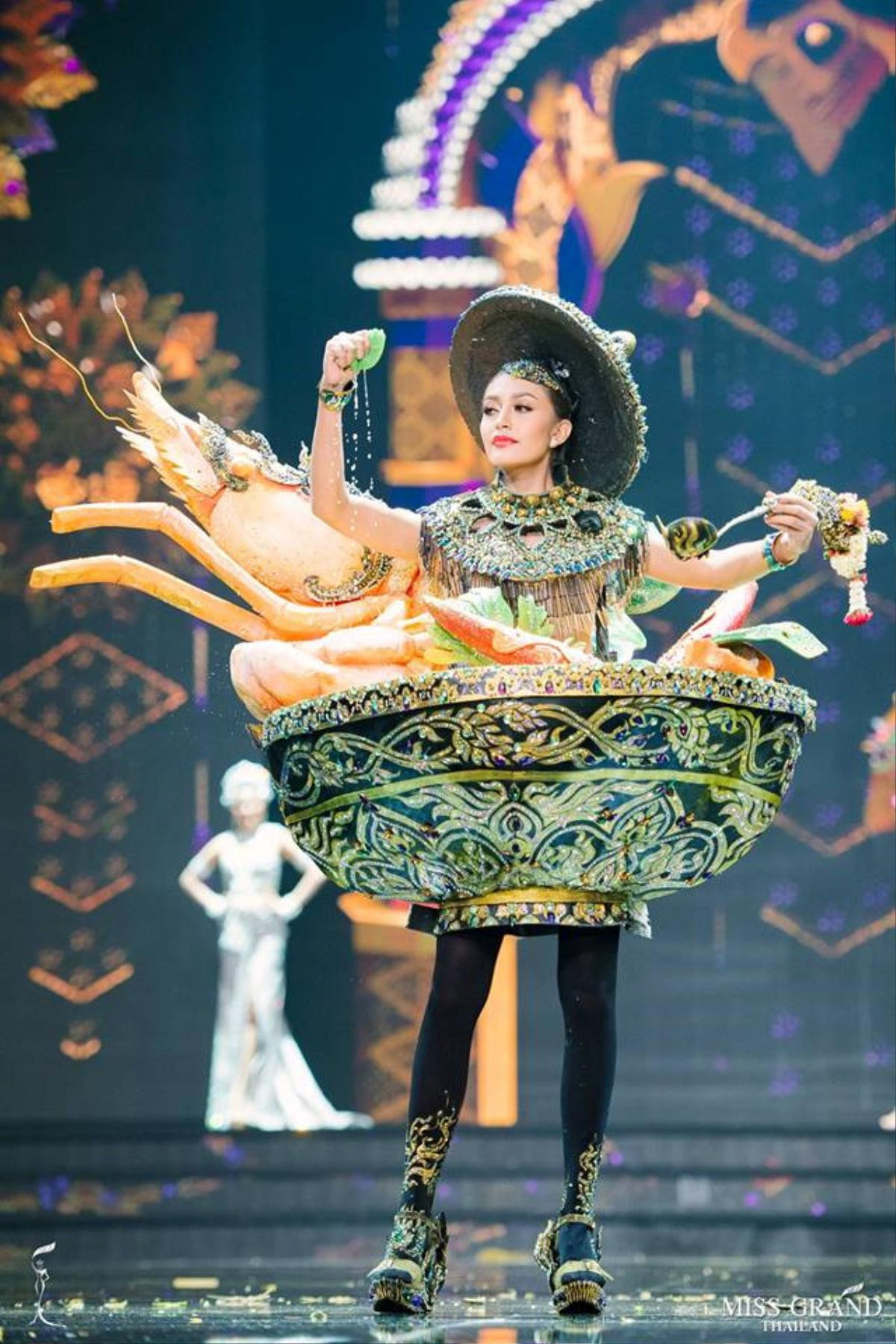 Hé lộ loạt National Costume 'siêu chất lượng' của dàn thí sinh Miss Grand Thailand 2019 Ảnh 10