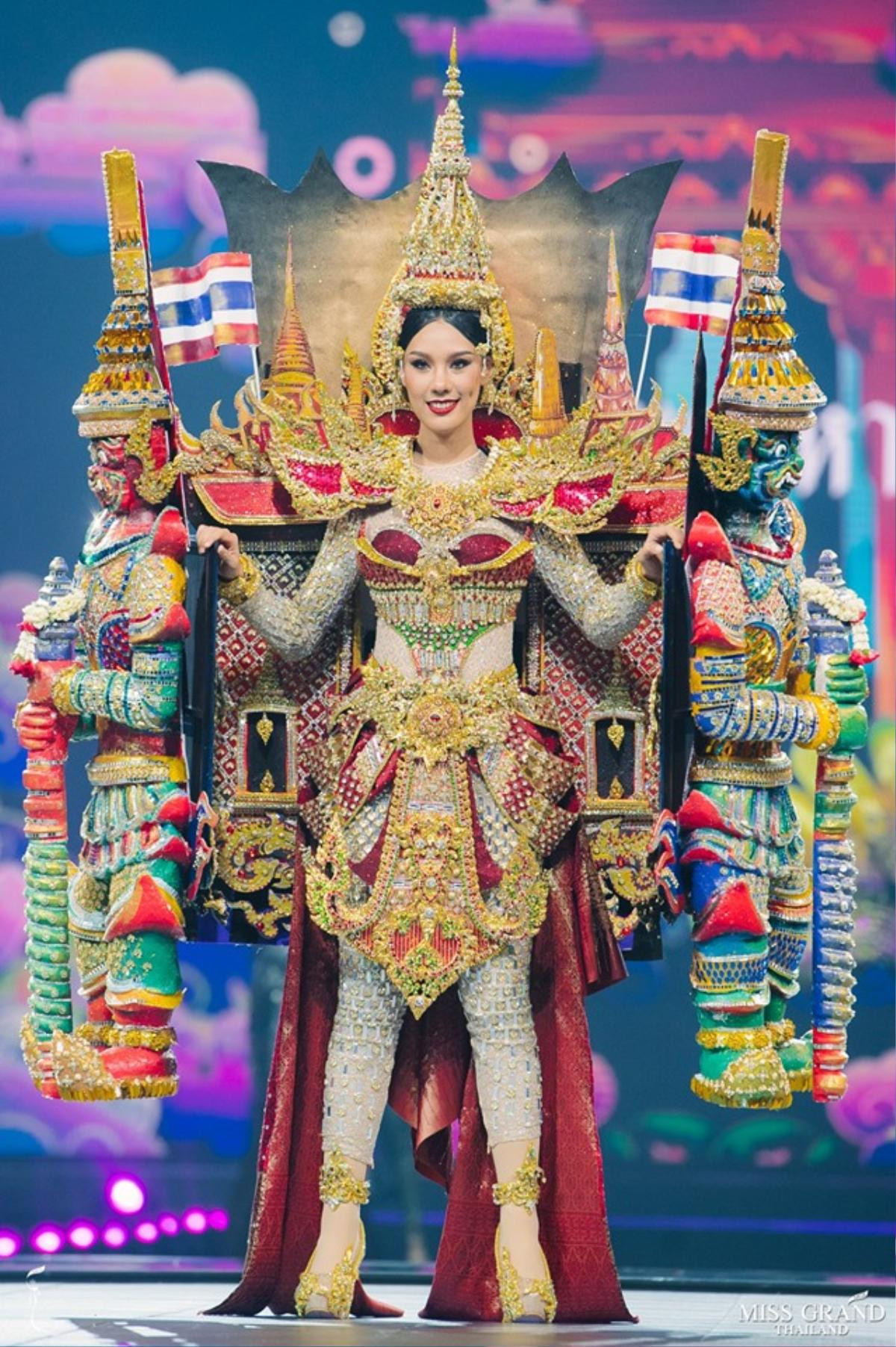 National Costume của Miss Grand Thailand 2019: Nải chuối - Con cua cũng lộng lẫy đến choáng ngợp! Ảnh 10