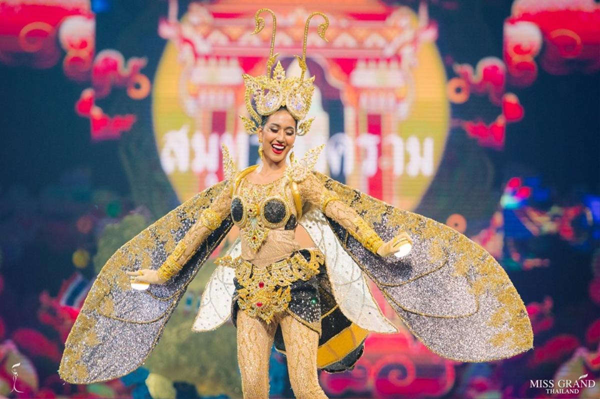 National Costume của Miss Grand Thailand 2019: Nải chuối - Con cua cũng lộng lẫy đến choáng ngợp! Ảnh 3