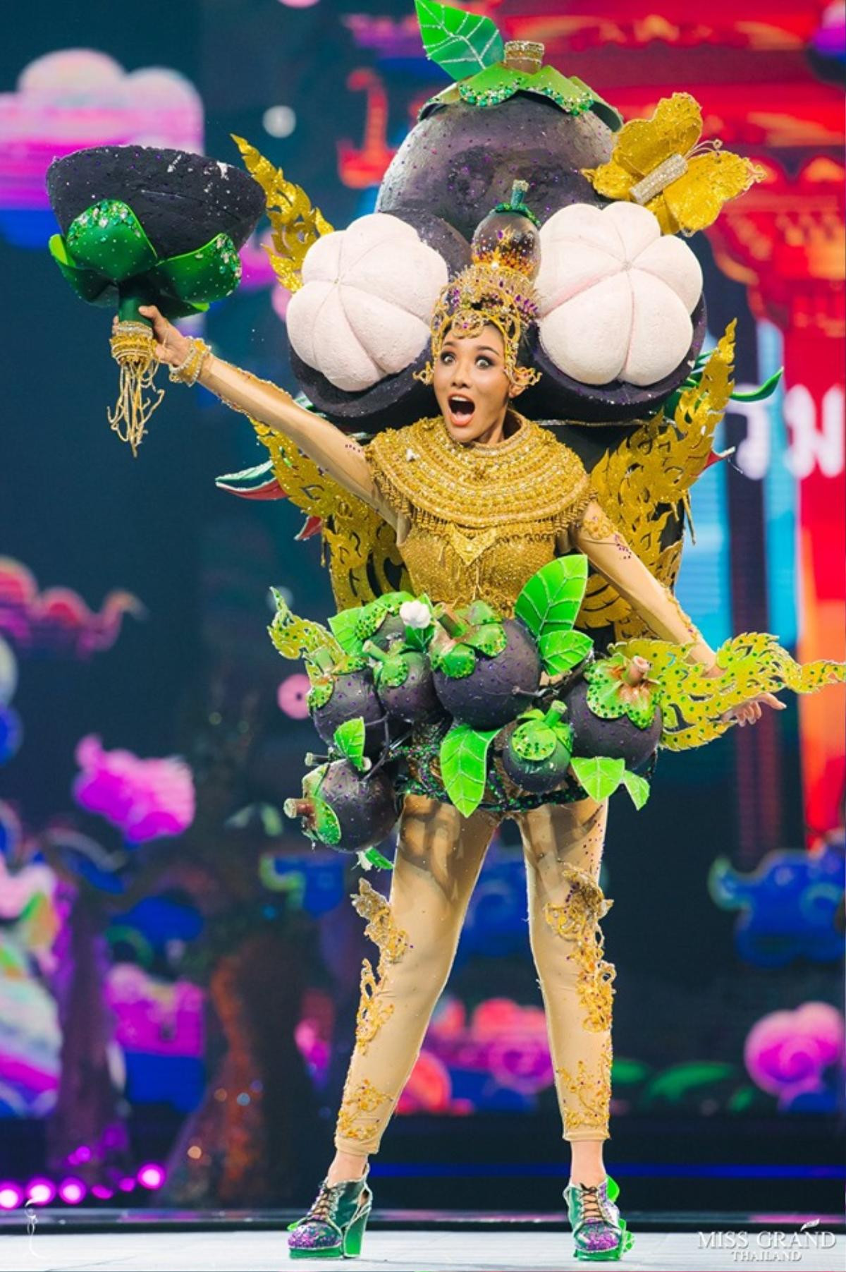 National Costume của Miss Grand Thailand 2019: Nải chuối - Con cua cũng lộng lẫy đến choáng ngợp! Ảnh 7