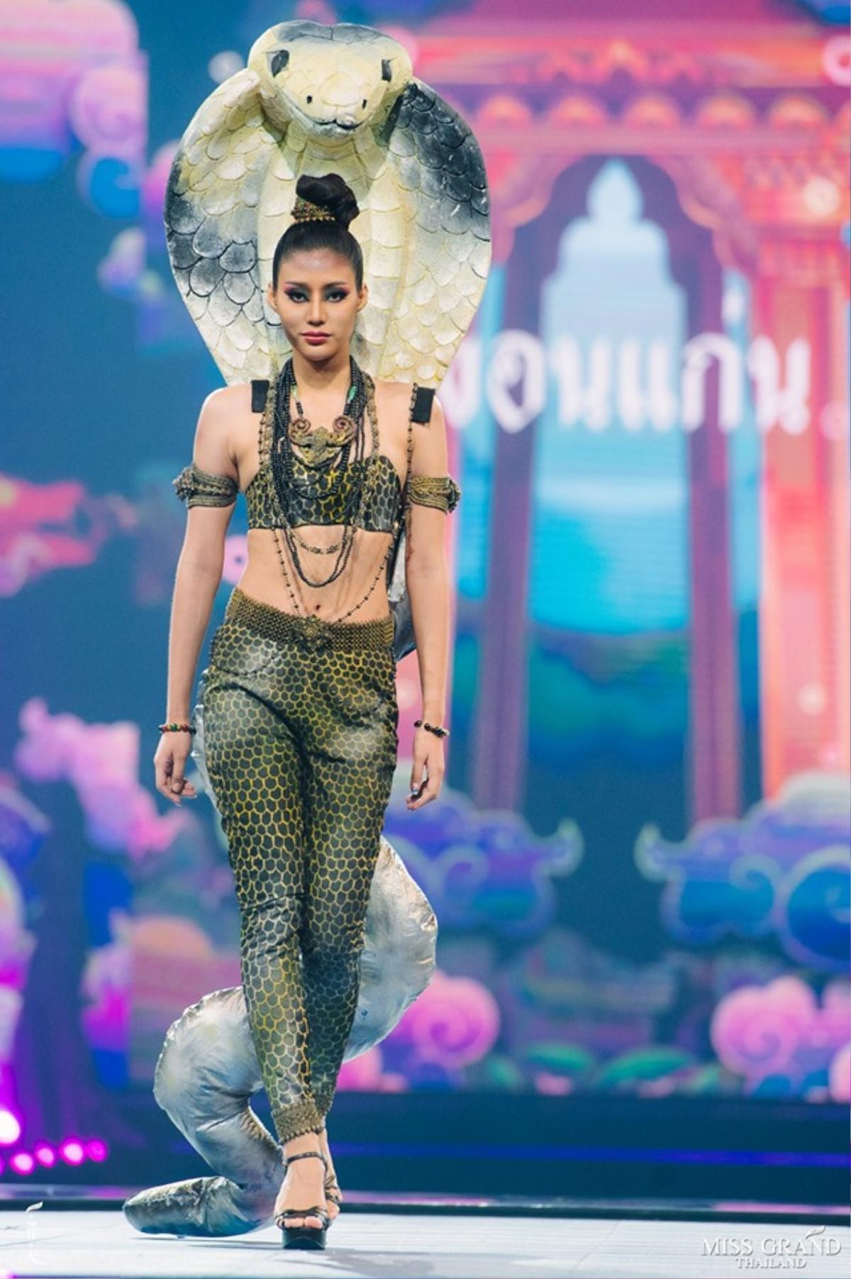 National Costume của Miss Grand Thailand 2019: Nải chuối - Con cua cũng lộng lẫy đến choáng ngợp! Ảnh 5