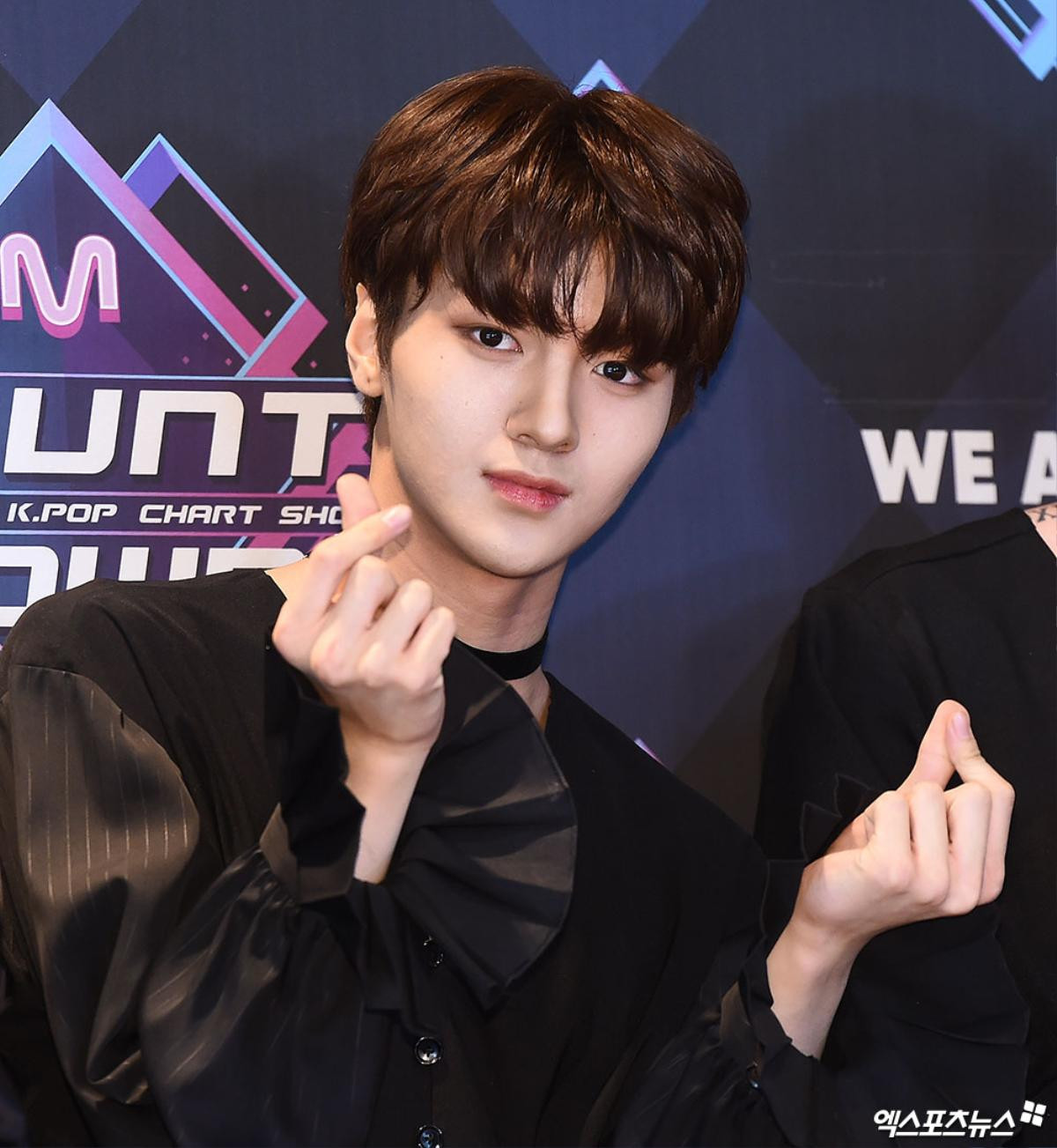 30 thực tập sinh 'Produce X 101' đổ bộ thảm đỏ 'M Countdown', Choi Byung Chan vắng mặt Ảnh 17