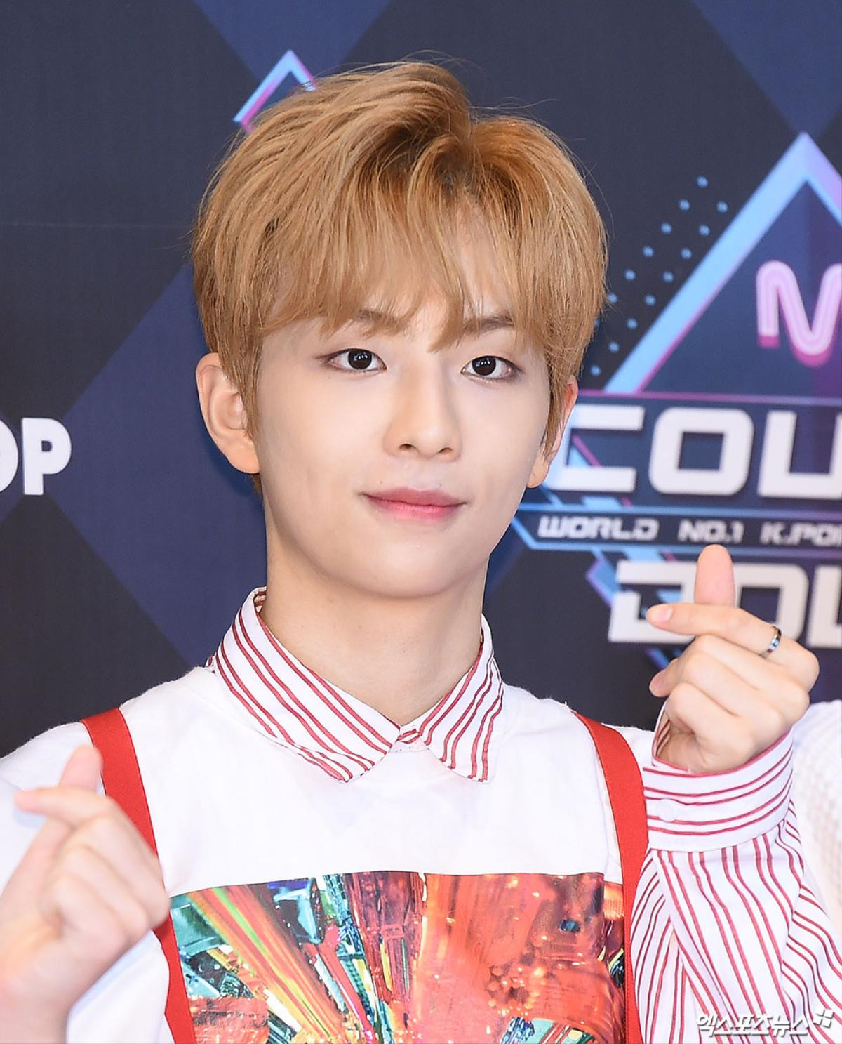 30 thực tập sinh 'Produce X 101' đổ bộ thảm đỏ 'M Countdown', Choi Byung Chan vắng mặt Ảnh 48