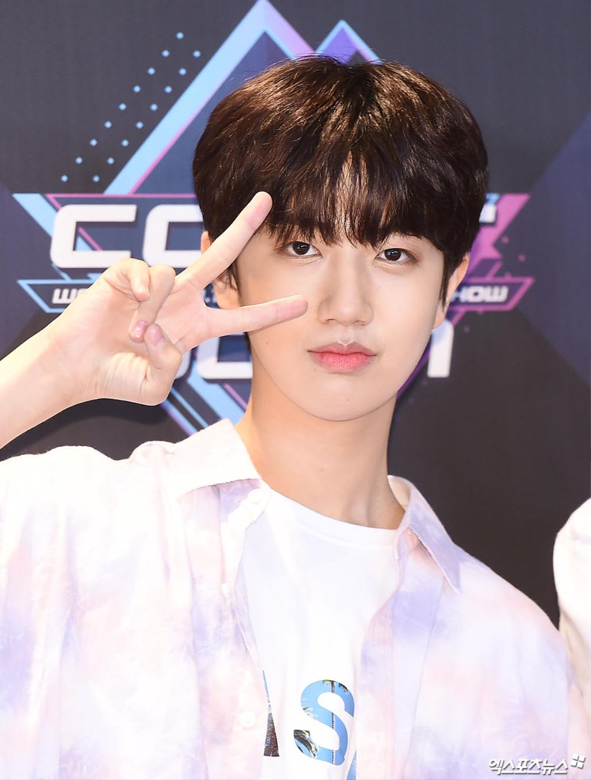 30 thực tập sinh 'Produce X 101' đổ bộ thảm đỏ 'M Countdown', Choi Byung Chan vắng mặt Ảnh 33