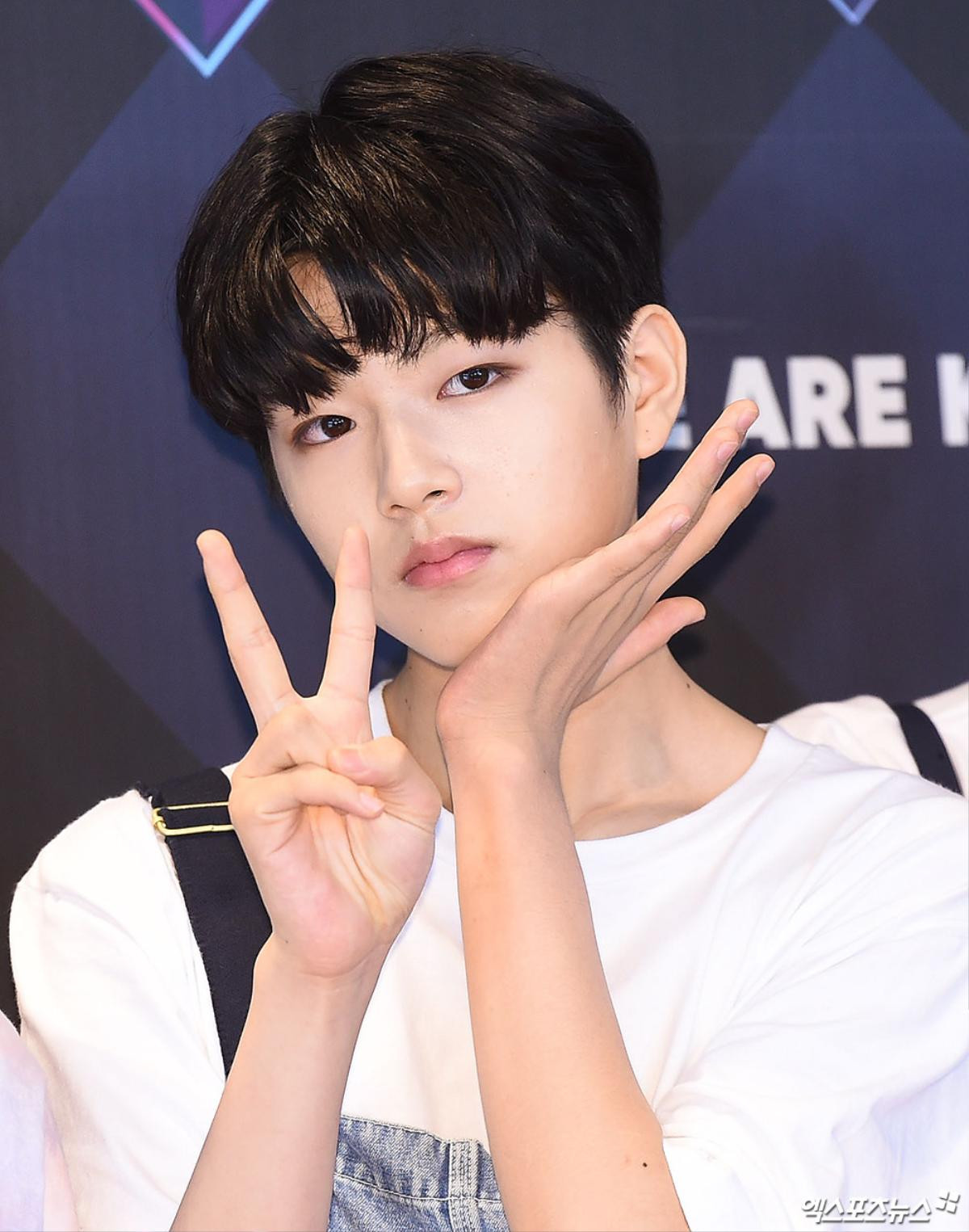 30 thực tập sinh 'Produce X 101' đổ bộ thảm đỏ 'M Countdown', Choi Byung Chan vắng mặt Ảnh 34