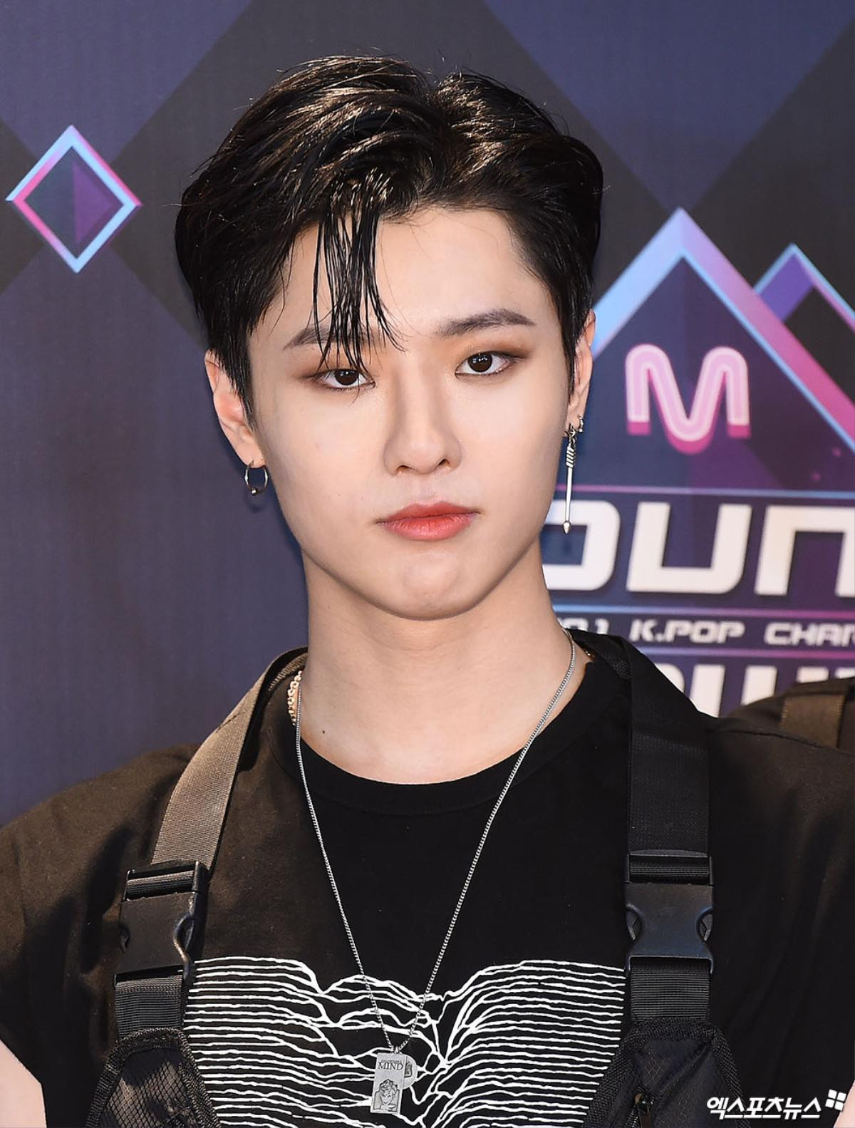 30 thực tập sinh 'Produce X 101' đổ bộ thảm đỏ 'M Countdown', Choi Byung Chan vắng mặt Ảnh 25