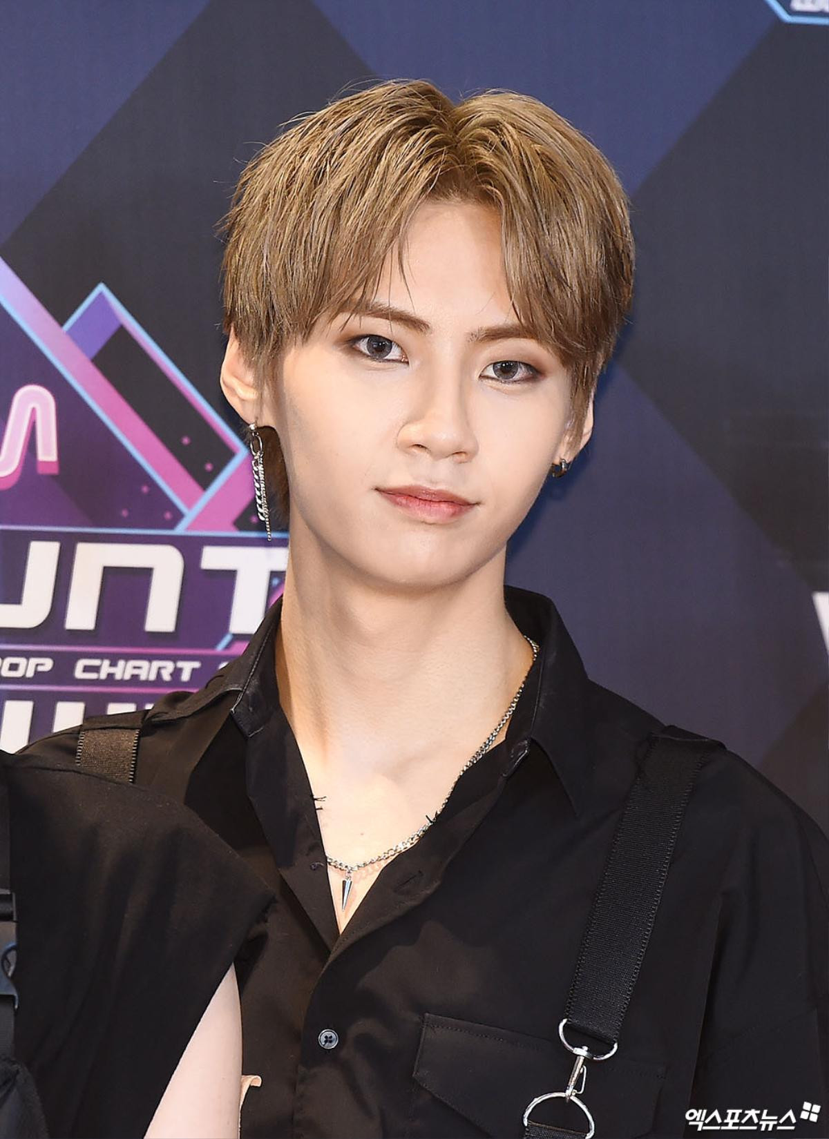 30 thực tập sinh 'Produce X 101' đổ bộ thảm đỏ 'M Countdown', Choi Byung Chan vắng mặt Ảnh 28