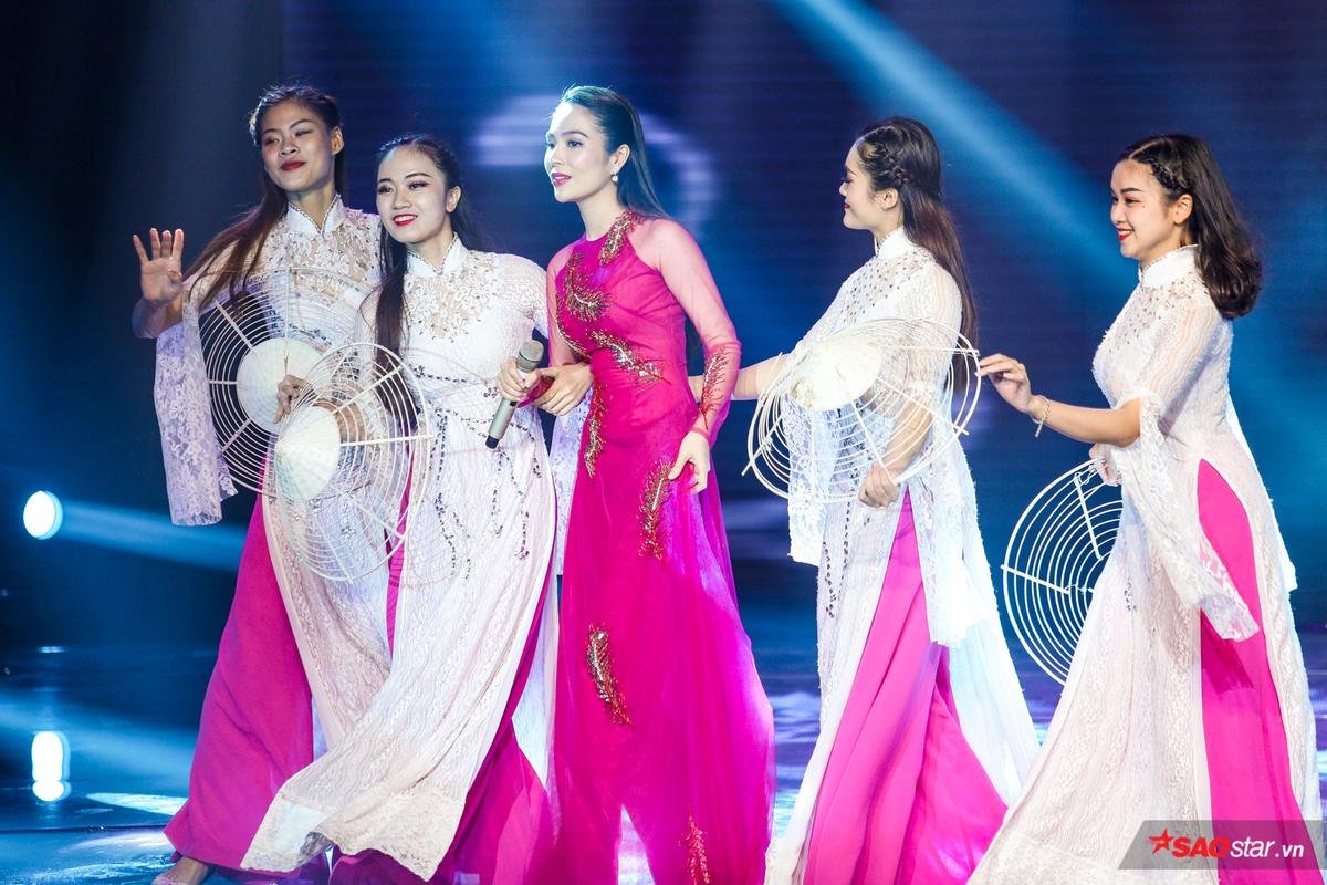 LIVE Chung kết Thần tượng Bolero 2019: Minh Dũng - Thái Ngân khiến khán giả vỡ òa cảm xúc với 'Tình đầu tình cuối' Ảnh 13