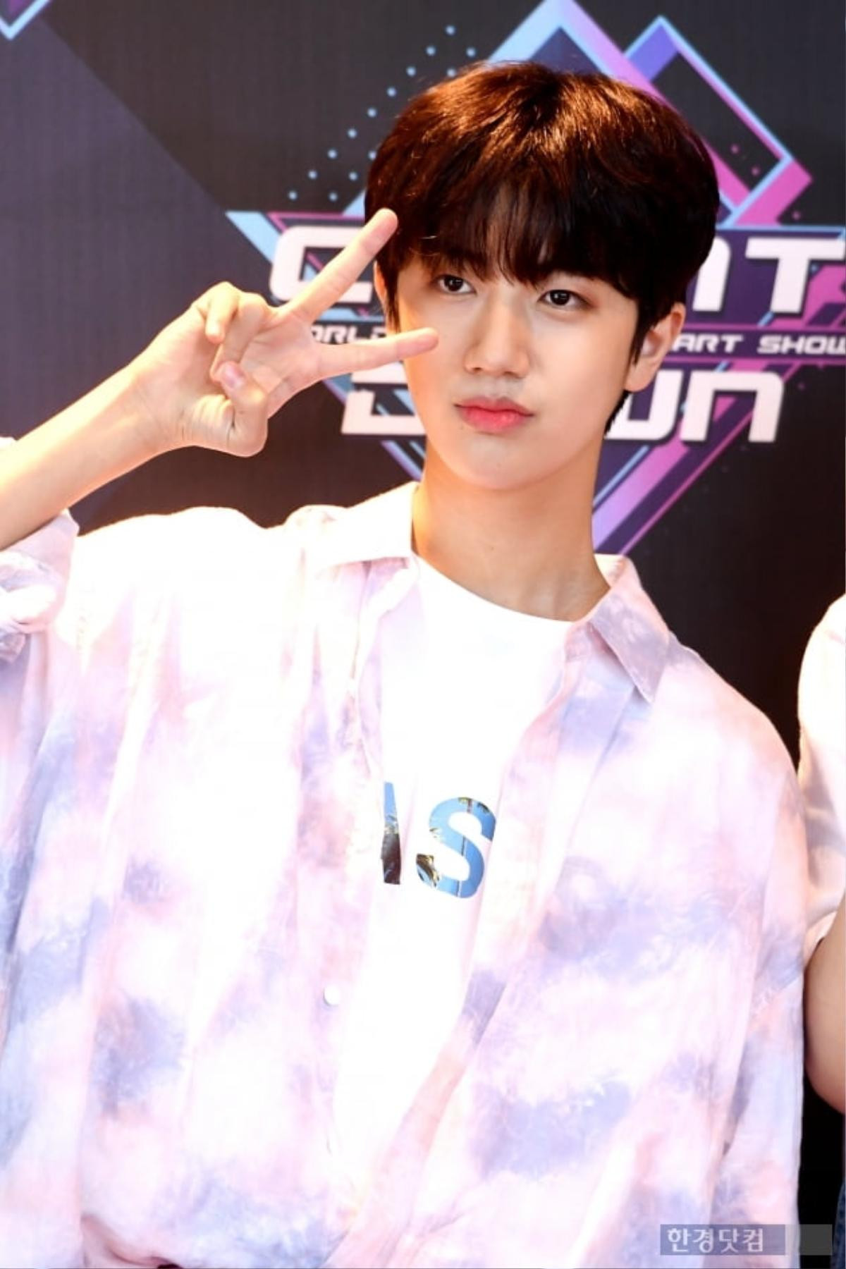 'Produce X 101': Xuýt xoa trước nhan sắc đẹp như hoa của các thực tập sinh trên thảm đỏ 'M Countdown' Ảnh 9