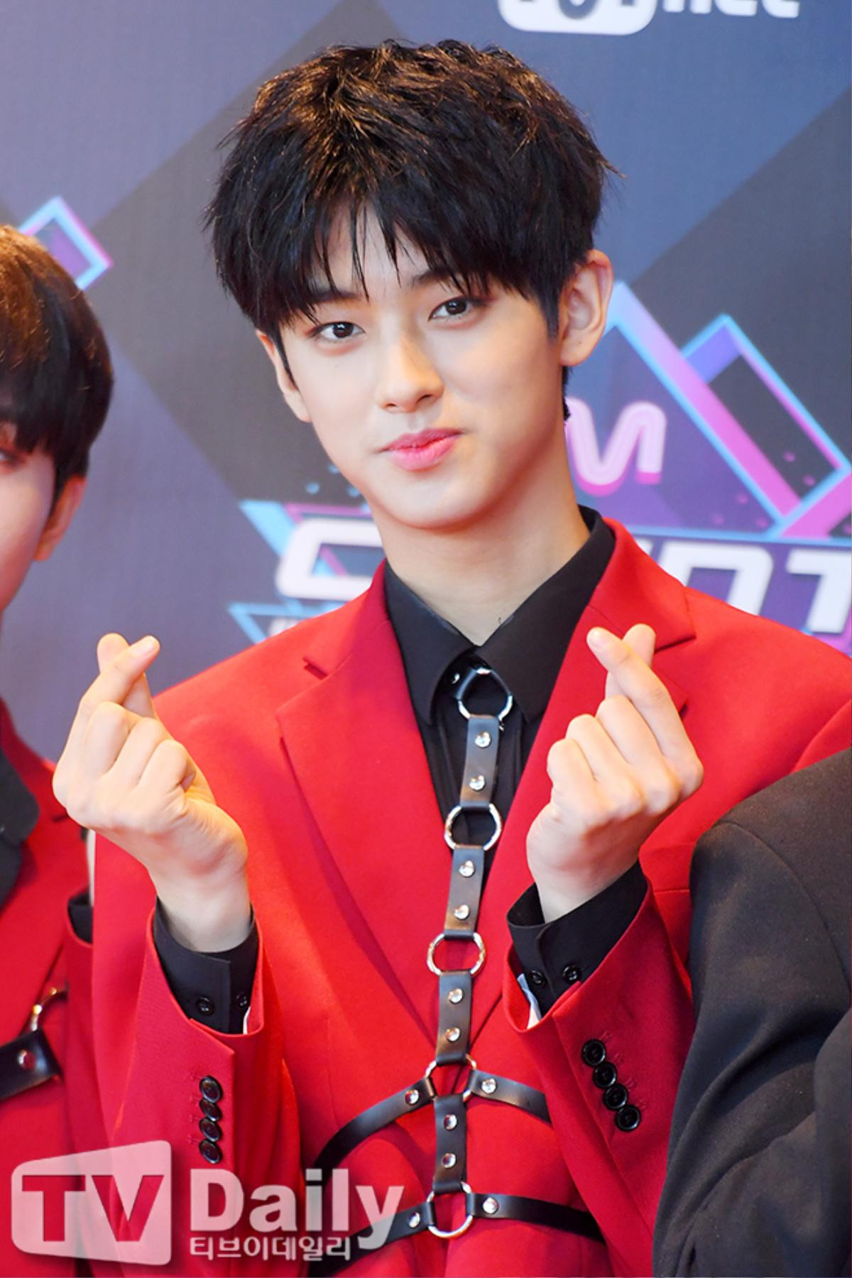 'Produce X 101': Xuýt xoa trước nhan sắc đẹp như hoa của các thực tập sinh trên thảm đỏ 'M Countdown' Ảnh 14