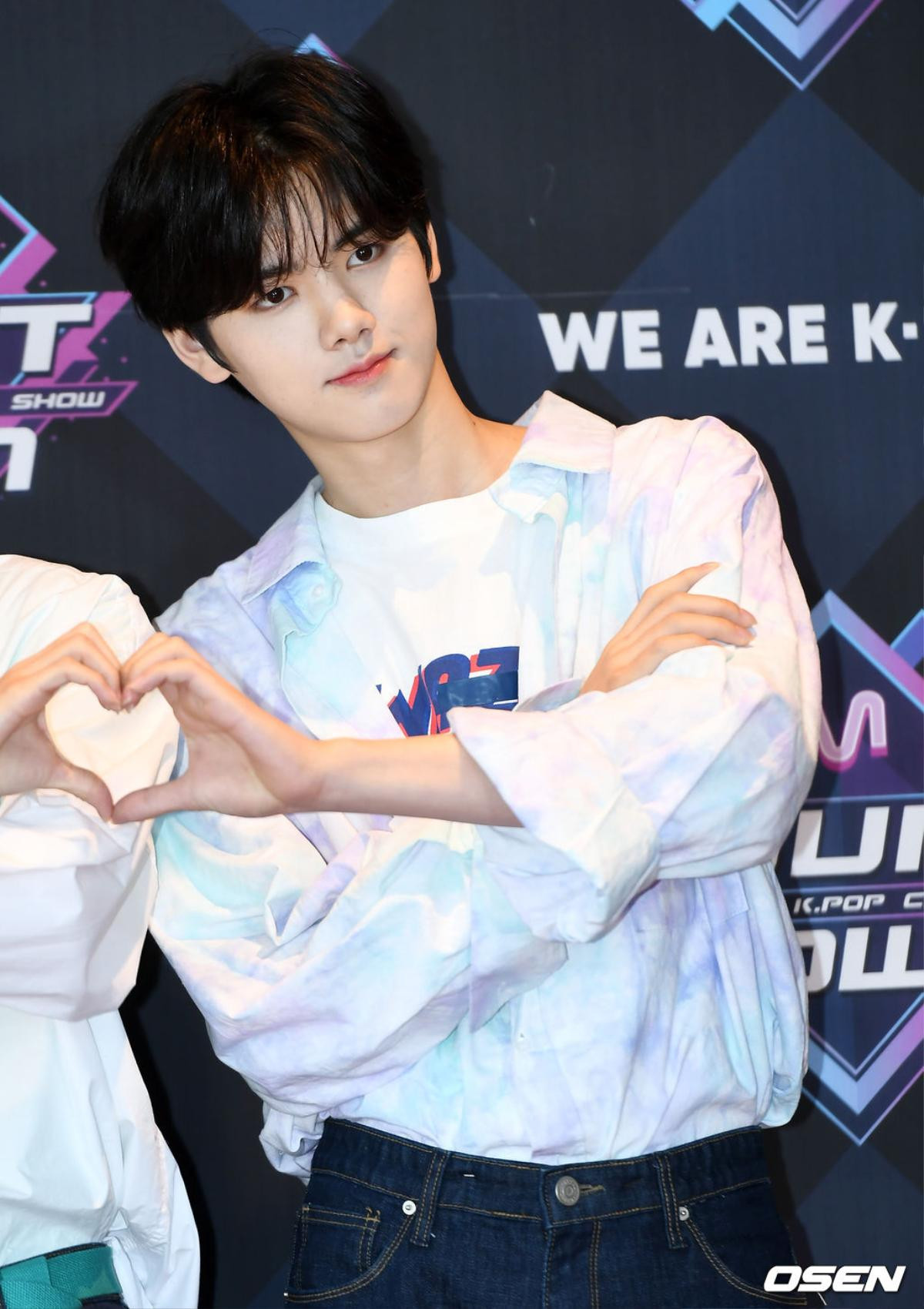 'Produce X 101': Xuýt xoa trước nhan sắc đẹp như hoa của các thực tập sinh trên thảm đỏ 'M Countdown' Ảnh 11