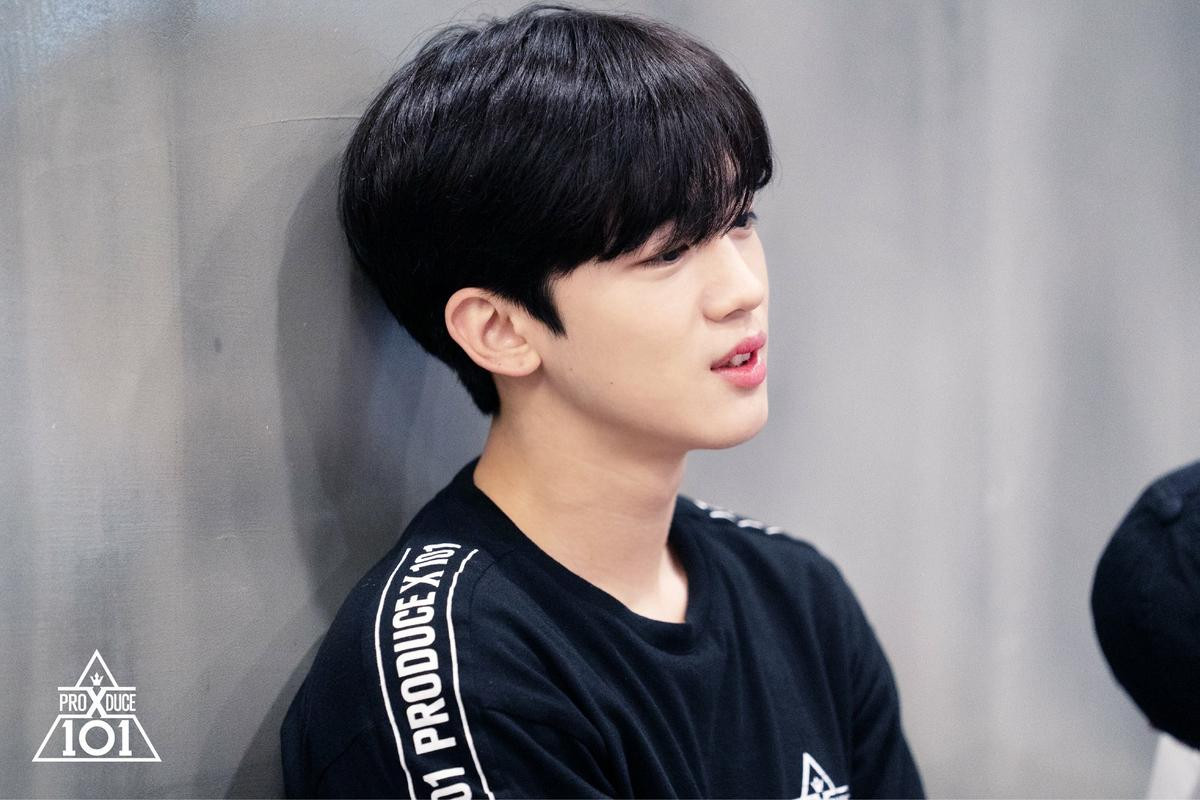 'Produce X 101': Ảnh hậu trường đáng yêu của 31 thực tập sinh trước vòng loại tối nay (12/07) Ảnh 25