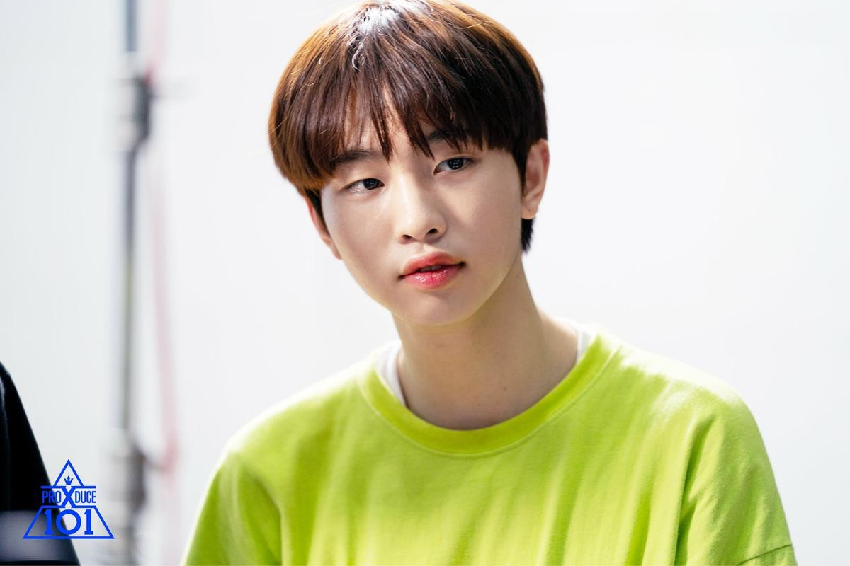 'Produce X 101': Ảnh hậu trường đáng yêu của 31 thực tập sinh trước vòng loại tối nay (12/07) Ảnh 10