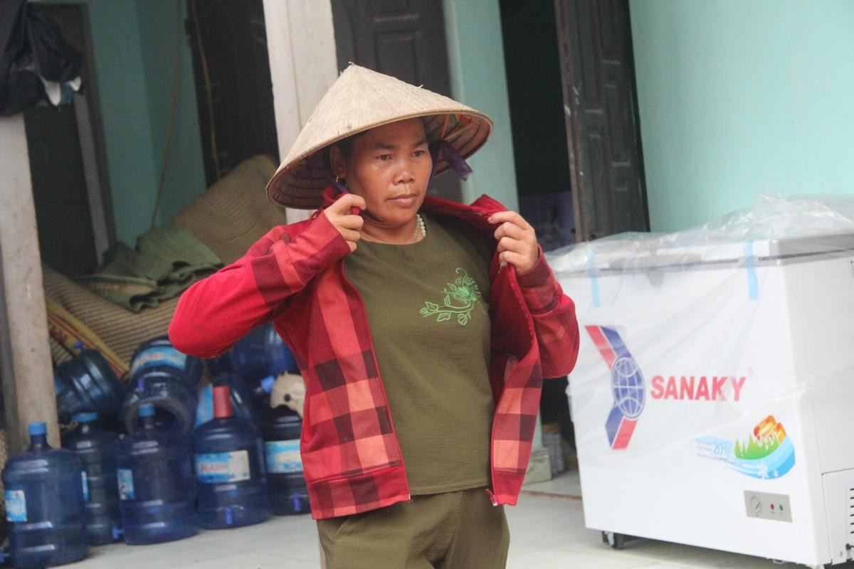 Người đàn bà 10 năm chôn cất hơn 27 nghìn thai nhi bị bỏ rơi: 'Có con không còn nguyên vẹn nhưng bàn tay nhỏ nhắn vẫn níu tay tôi' Ảnh 1