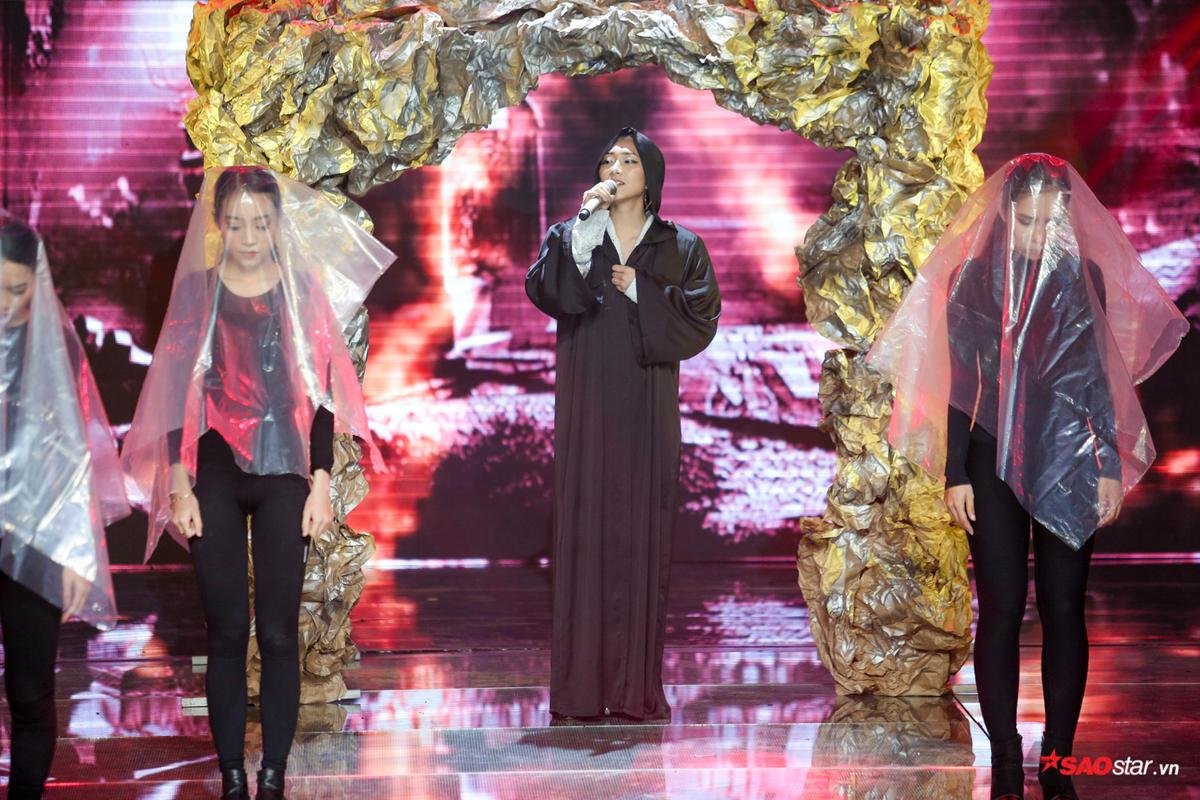 Layla - The Voice 2019: 'Chú Tuấn Ngọc tinh tế, anh Hồ Hoài Anh lại giúp mình khai phá chất riêng' Ảnh 2