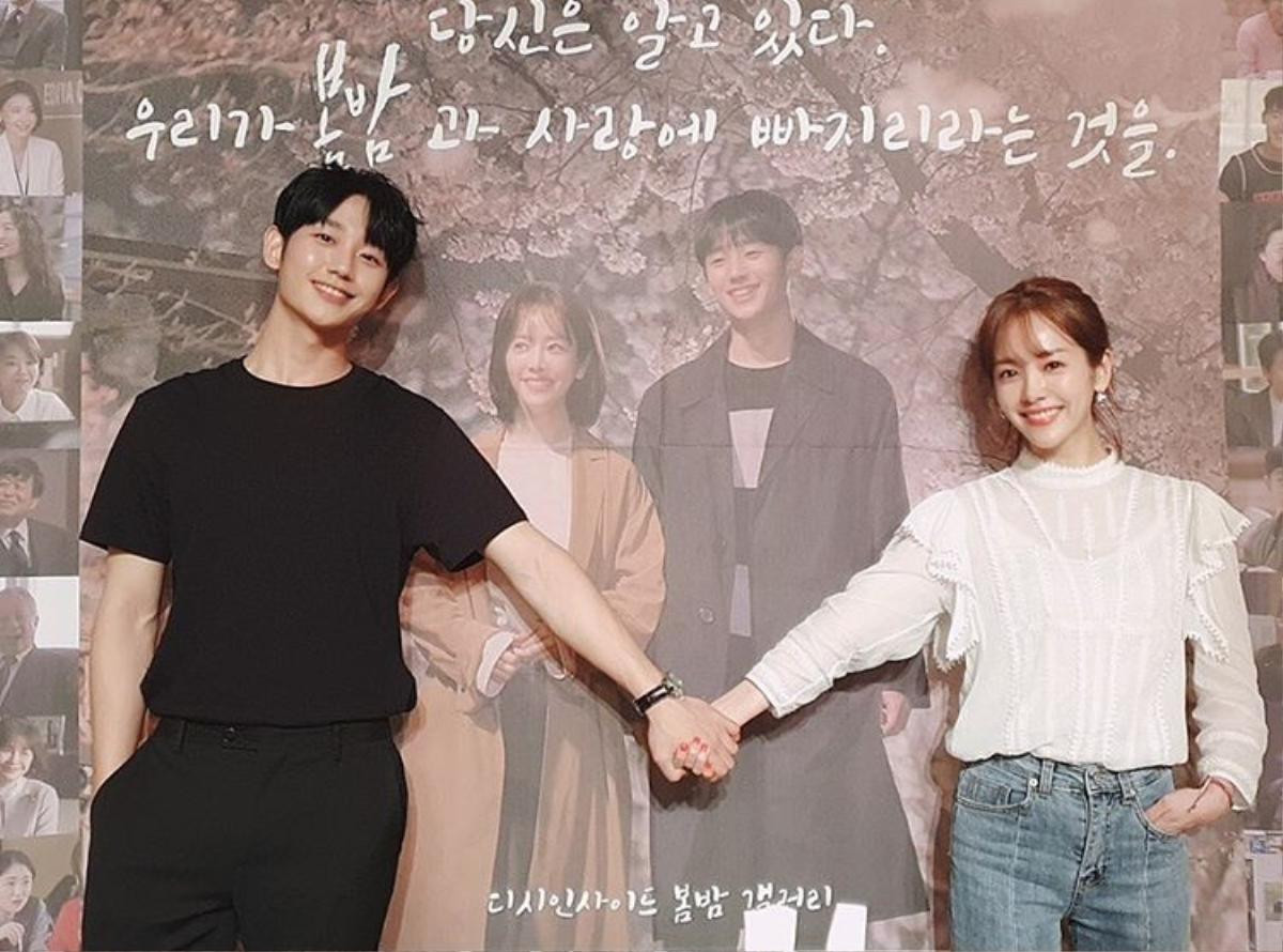 Tập cuối 'Đêm xuân': Jung Hae In nói lời tạm biệt và cảm ơn, Han Ji Min mong fan tìm kiếm được tình yêu Ảnh 7