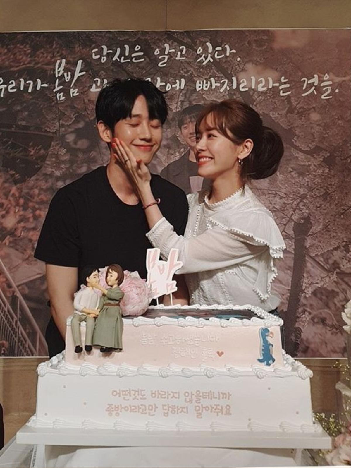 Tập cuối 'Đêm xuân': Jung Hae In nói lời tạm biệt và cảm ơn, Han Ji Min mong fan tìm kiếm được tình yêu Ảnh 5