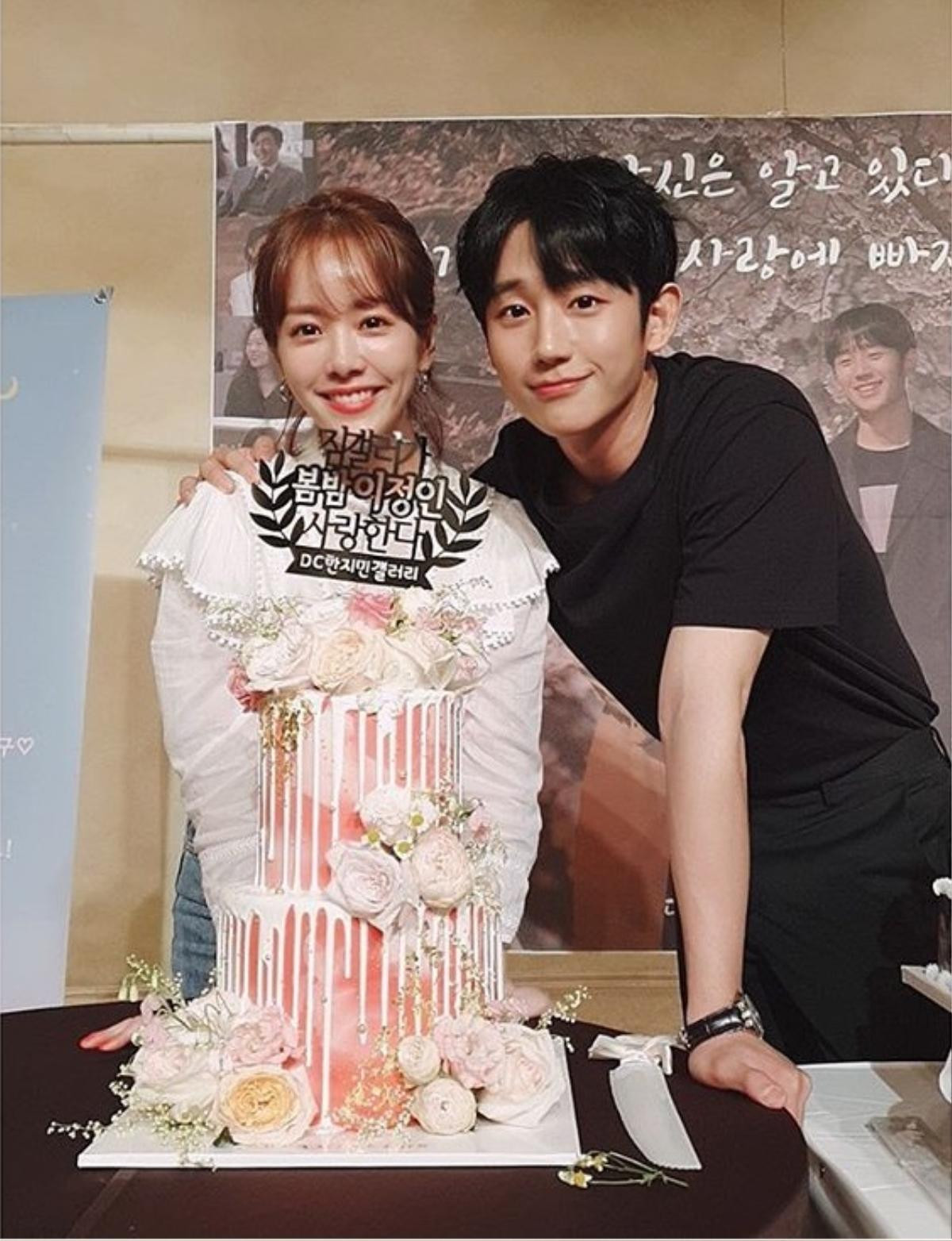 Tập cuối 'Đêm xuân': Jung Hae In nói lời tạm biệt và cảm ơn, Han Ji Min mong fan tìm kiếm được tình yêu Ảnh 6