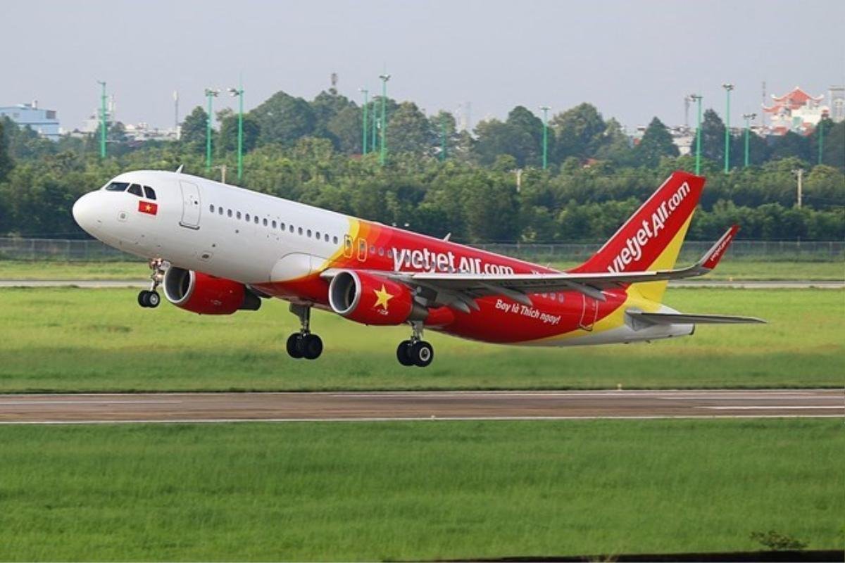 Một máy bay của Vietjet đi nhầm vào đường lăn đang bảo dưỡng tại sân bay Tân Sơn Nhất Ảnh 1