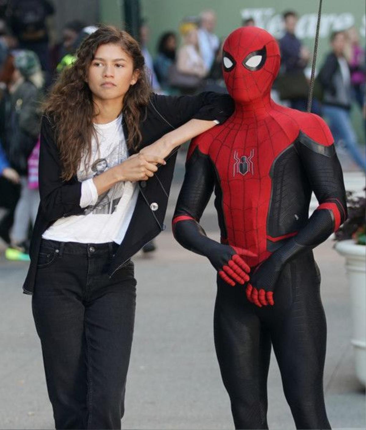 'Bạn gái trên phim' của Tom Holland sợ anh chàng sẽ bị tắt thở trong bộ đồ Spider-Man Ảnh 1