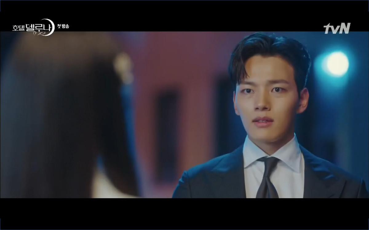 Phim 'Hotel Del Luna' tập 1: Yeo Goo Jin bị cha ruột lập khế ước bán cho IU ngay từ nhỏ Ảnh 92