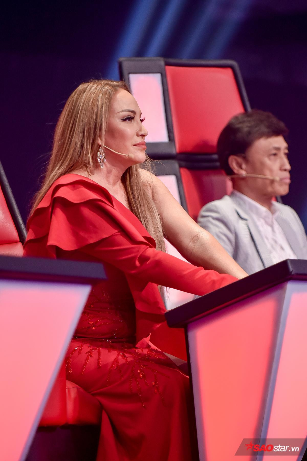 Bán kết The Voice 2019: Bị chê chọn sai bài, HLV Thanh Hà ra sức bảo vệ trò cưng Bích Trâm Ảnh 7