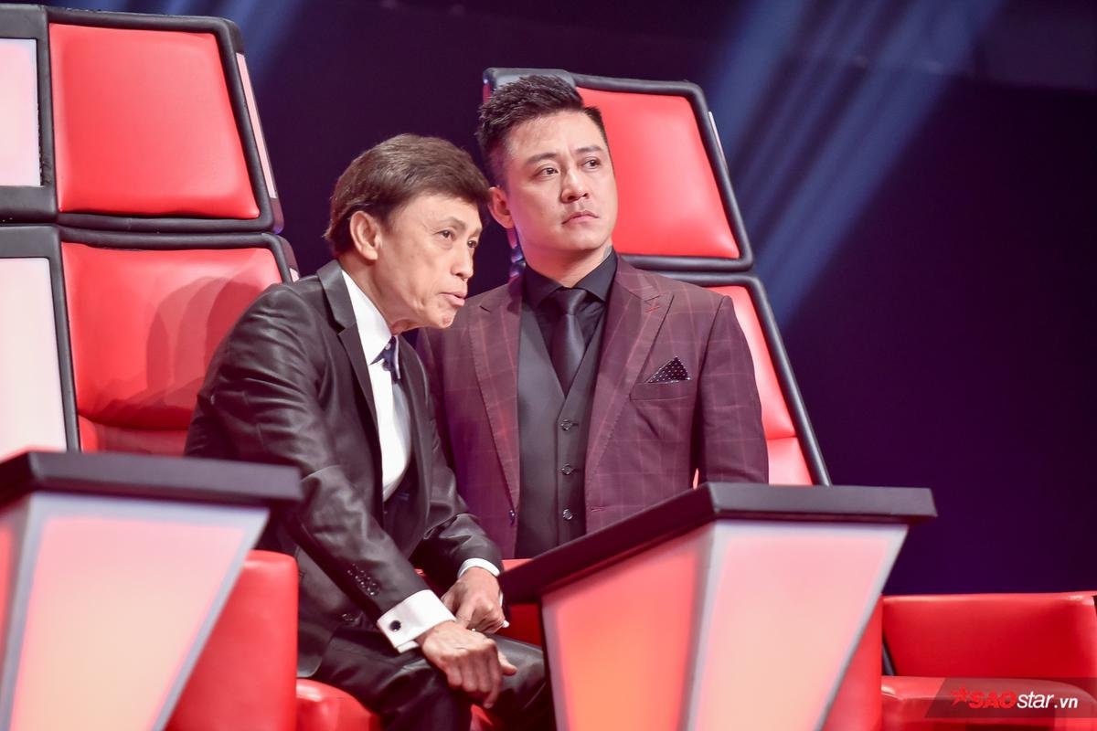 Bán kết The Voice 2019: Thanh Hà - Hồ Hoài Anh vui vẻ selfie, Tuấn Ngọc - Tuấn Hưng hồi hộp chờ Top 5 lộ diện Ảnh 6