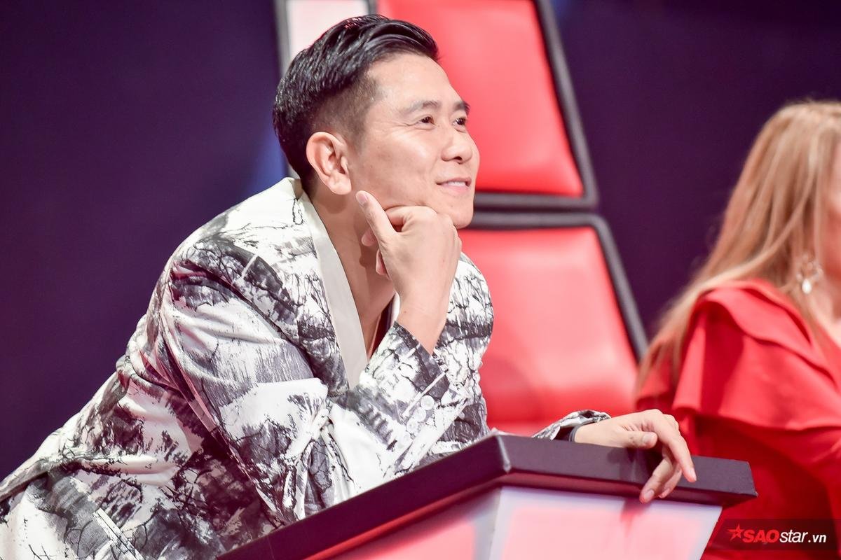 Bán kết The Voice 2019: Thanh Hà - Hồ Hoài Anh vui vẻ selfie, Tuấn Ngọc - Tuấn Hưng hồi hộp chờ Top 5 lộ diện Ảnh 7