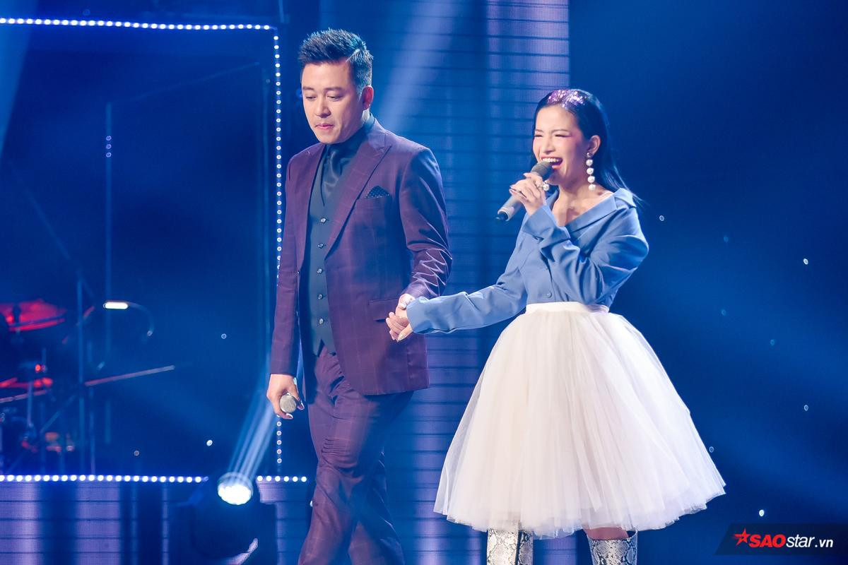 'Boss' Tuấn Hưng cùng trò cưng Lâm Bảo Ngọc hát 'Đêm cô đơn' khiến fan The Voice 2019 'ngã gục' Ảnh 5