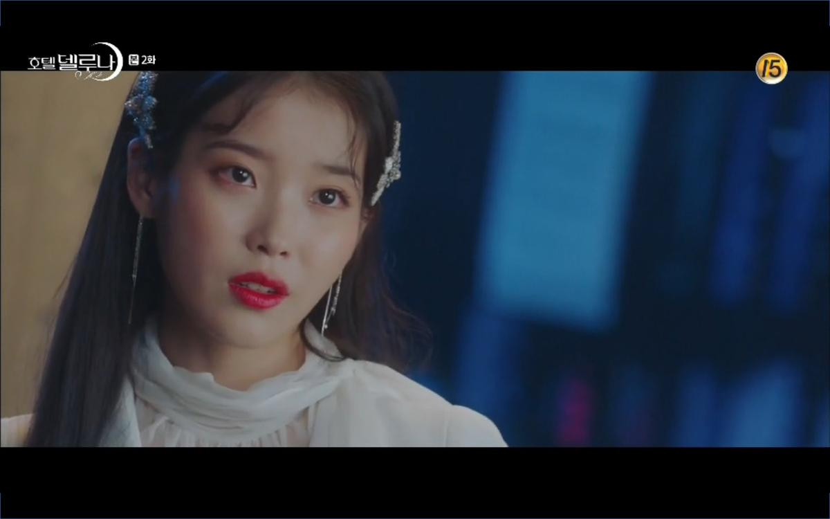 Phim 'Hotel Del Luna' tập 2: IU cứu sống Yeo Jin Goo từ tay ác quỷ, là nhân duyên từ nhiều kiếp trước? Ảnh 2