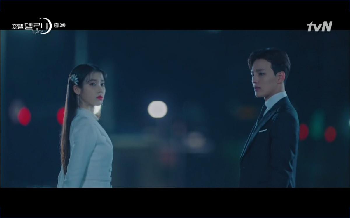 Phim 'Hotel Del Luna' tập 2: IU cứu sống Yeo Jin Goo từ tay ác quỷ, là nhân duyên từ nhiều kiếp trước? Ảnh 6