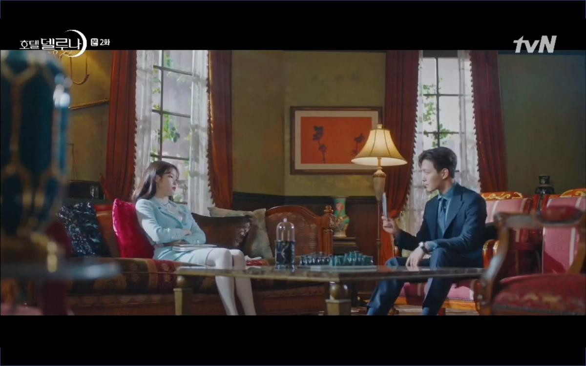 Phim 'Hotel Del Luna' tập 2: IU cứu sống Yeo Jin Goo từ tay ác quỷ, là nhân duyên từ nhiều kiếp trước? Ảnh 19