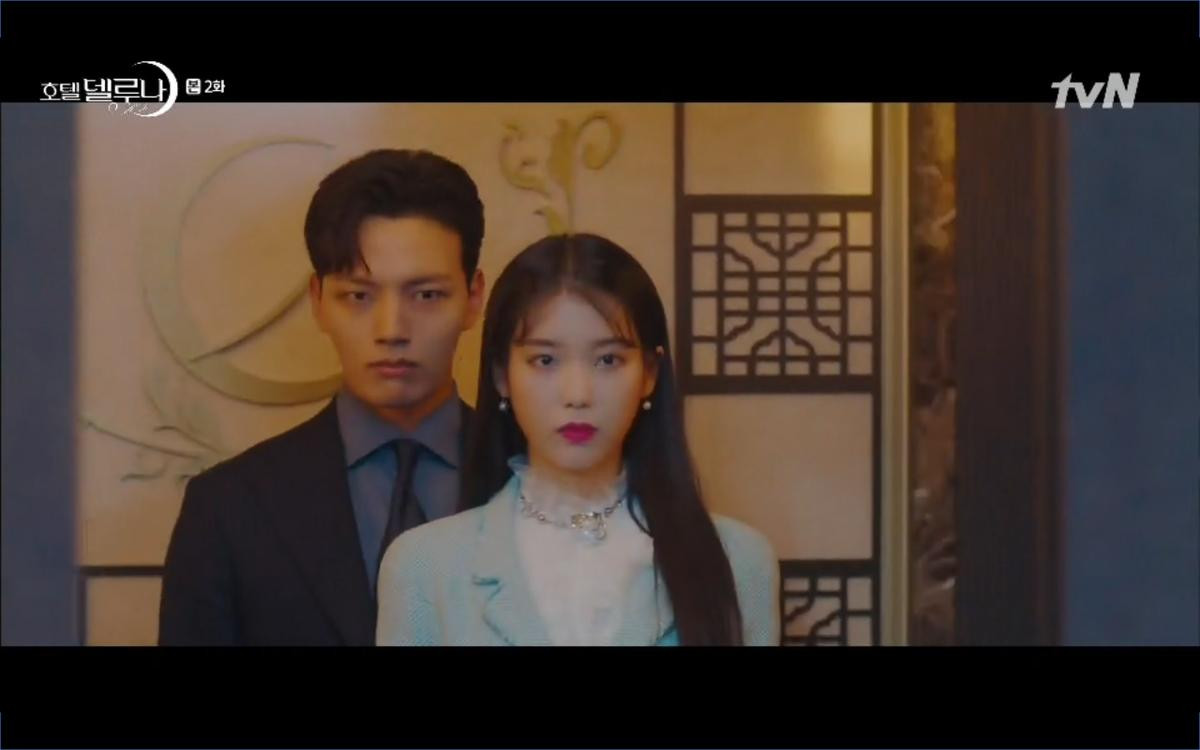 Phim 'Hotel Del Luna' tập 2: IU cứu sống Yeo Jin Goo từ tay ác quỷ, là nhân duyên từ nhiều kiếp trước? Ảnh 24