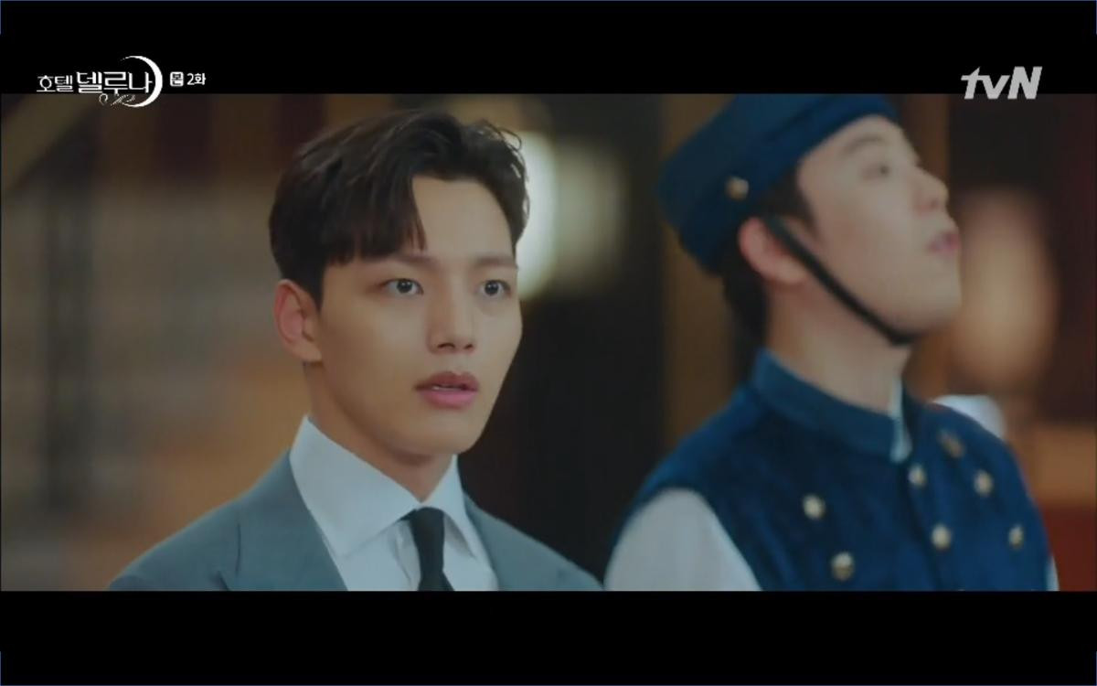 Phim 'Hotel Del Luna' tập 2: IU cứu sống Yeo Jin Goo từ tay ác quỷ, là nhân duyên từ nhiều kiếp trước? Ảnh 76