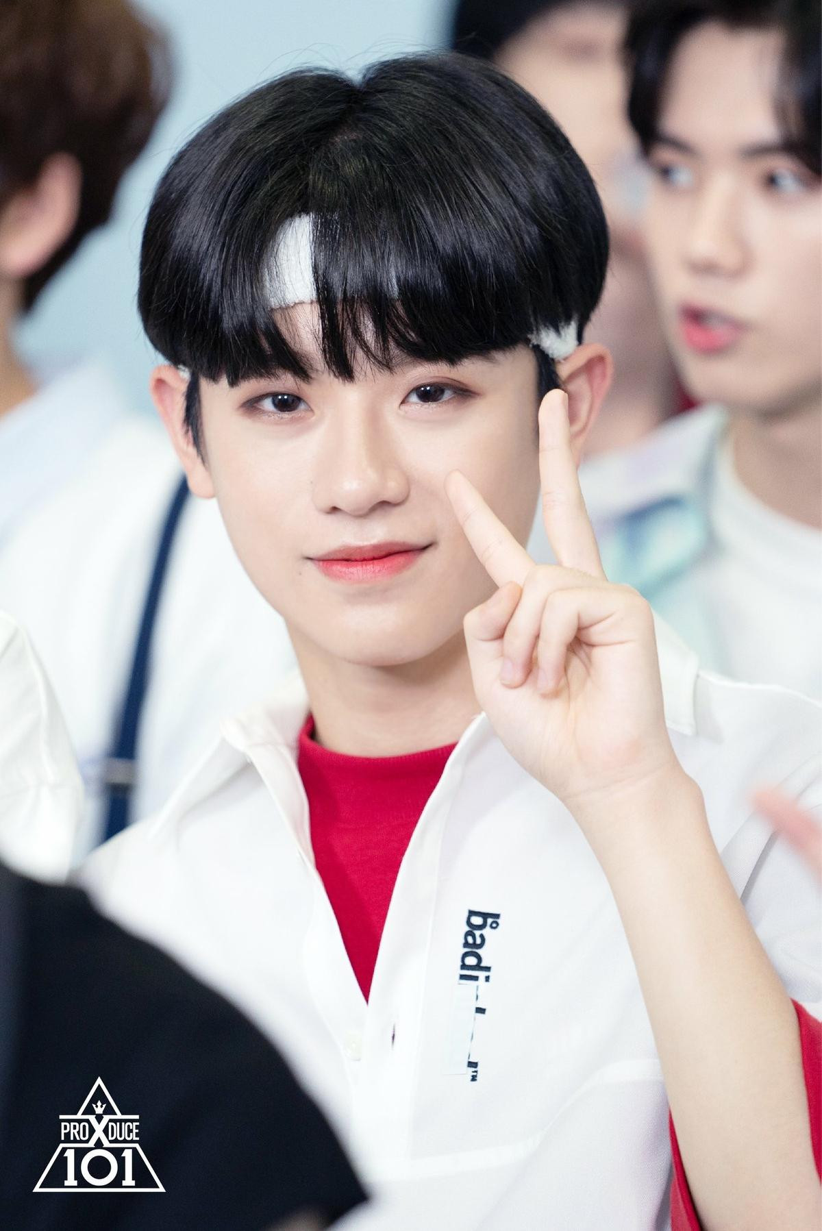 'Produce X 101': Khó cưỡng trước nhan sắc của Kim Woo Seok - Kim Yo Han và Kim Min Kyu trên sân khấu Ảnh 62