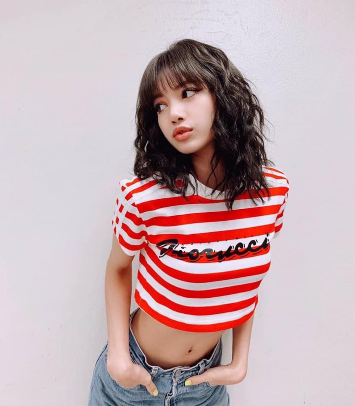 Mặc croptop khoe eo thon gợi cảm, Lisa (BlackPink) hút 5 triệu like trên instagram sau 20h Ảnh 6