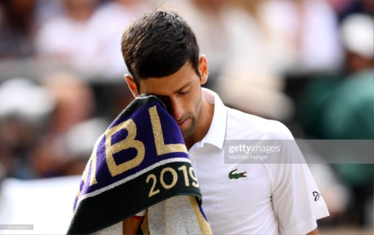 Djokovic khóc như mưa trong ngày đánh bại Federer, vô địch Wimbledon 2019 Ảnh 7