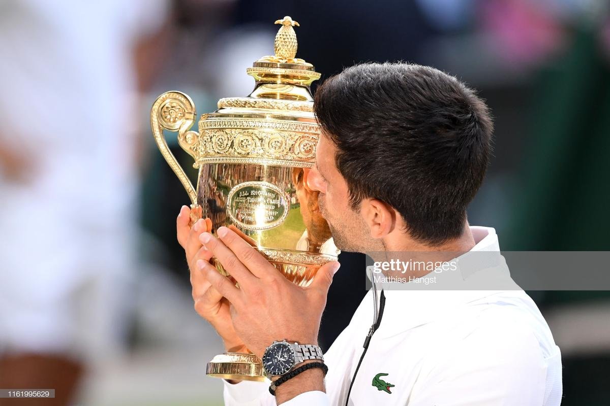 Djokovic khóc như mưa trong ngày đánh bại Federer, vô địch Wimbledon 2019 Ảnh 6