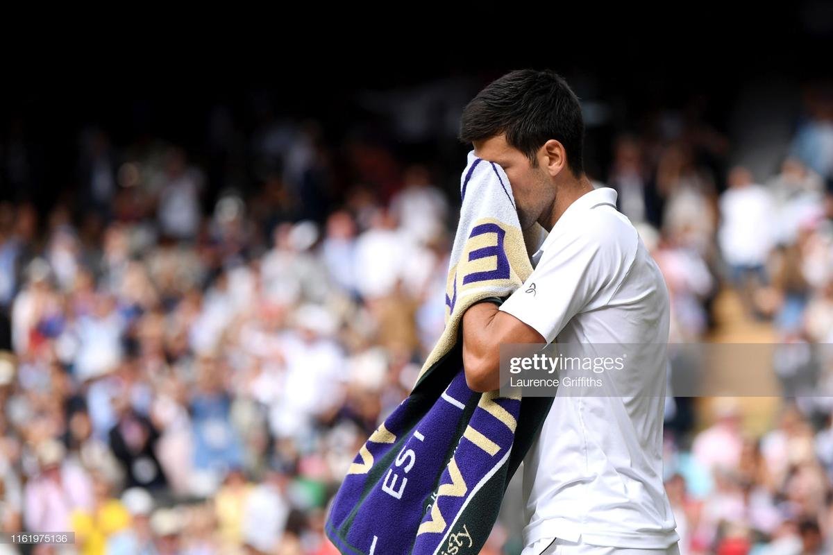 Djokovic khóc như mưa trong ngày đánh bại Federer, vô địch Wimbledon 2019 Ảnh 8