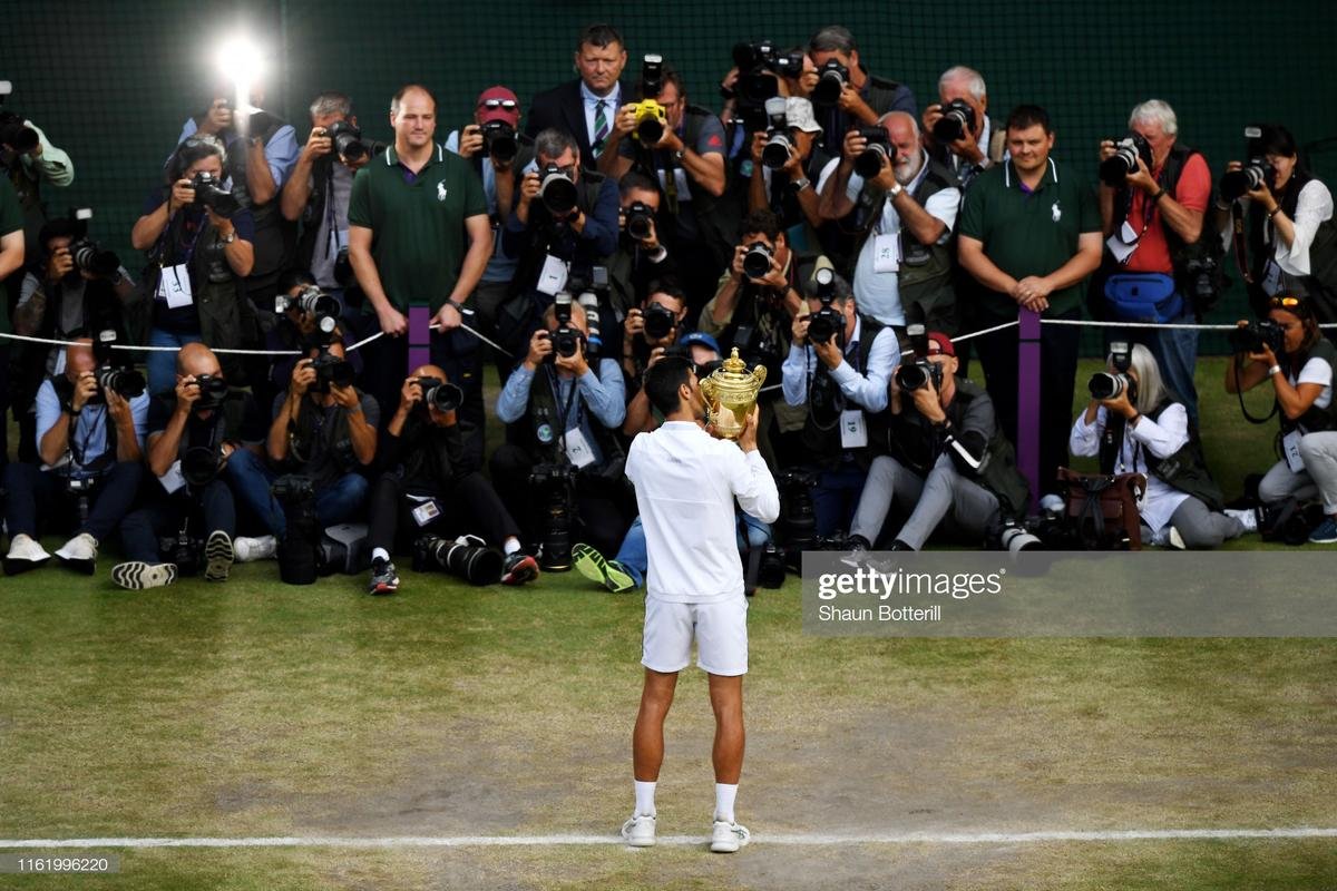 Djokovic khóc như mưa trong ngày đánh bại Federer, vô địch Wimbledon 2019 Ảnh 4