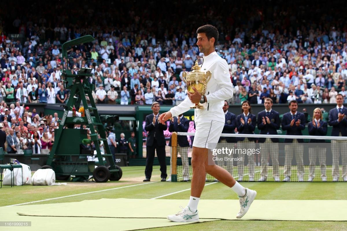 Djokovic khóc như mưa trong ngày đánh bại Federer, vô địch Wimbledon 2019 Ảnh 9